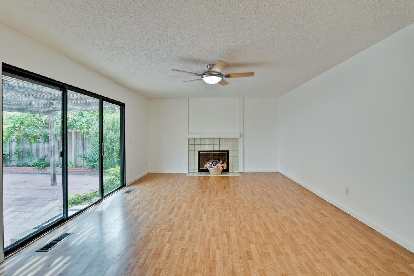 Detail Gallery Image 19 of 32 For 1134 Discovery Way, Concord,  CA 94521 - 4 Beds | 3 Baths