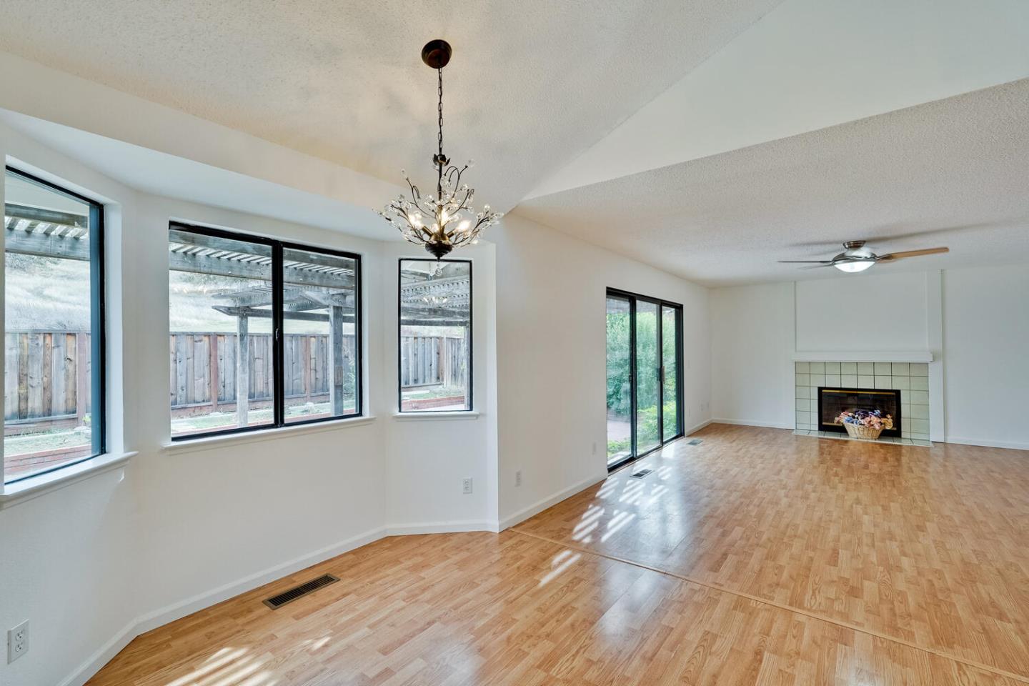 Detail Gallery Image 21 of 32 For 1134 Discovery Way, Concord,  CA 94521 - 4 Beds | 3 Baths