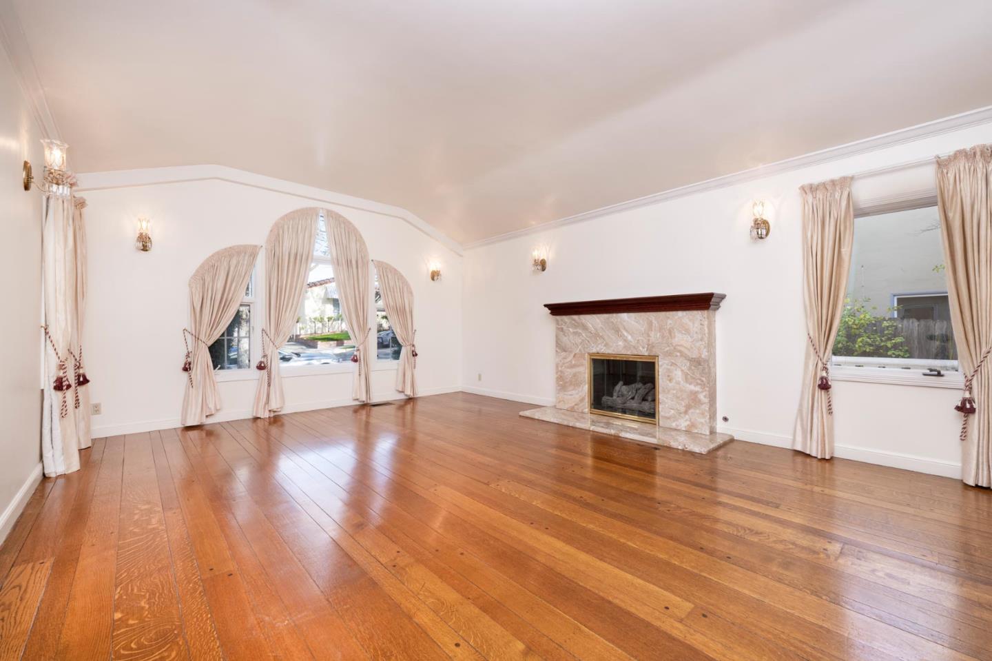 Detail Gallery Image 4 of 18 For 321 Ashton Ave, Millbrae,  CA 94030 - 0 Beds | 2/1 Baths