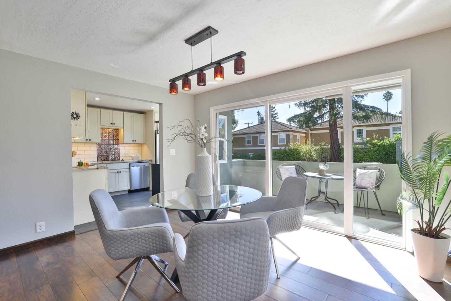 Detail Gallery Image 5 of 74 For 1458 Hudson St #116,  Redwood City,  CA 94061 - 2 Beds | 1 Baths