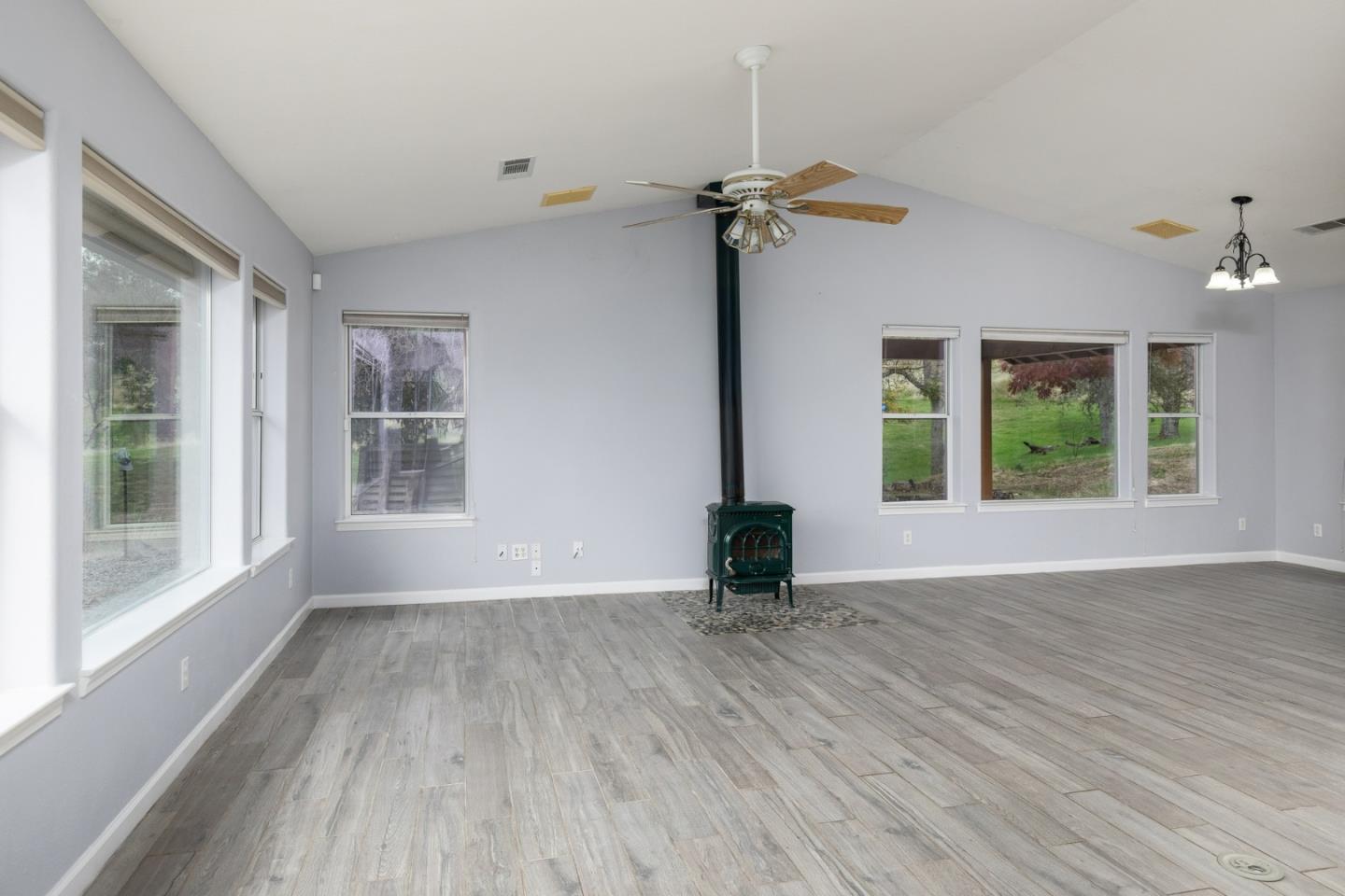 Detail Gallery Image 31 of 65 For 41508 Roaring River Ct, Coarsegold,  CA 93614 - 3 Beds | 2 Baths