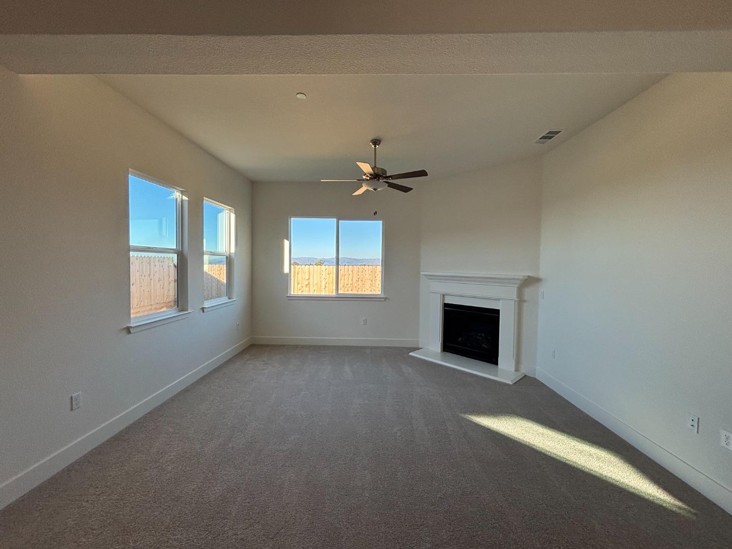 Detail Gallery Image 10 of 13 For 884 Carmelina Ct, Hollister,  CA 95023 - 3 Beds | 2 Baths