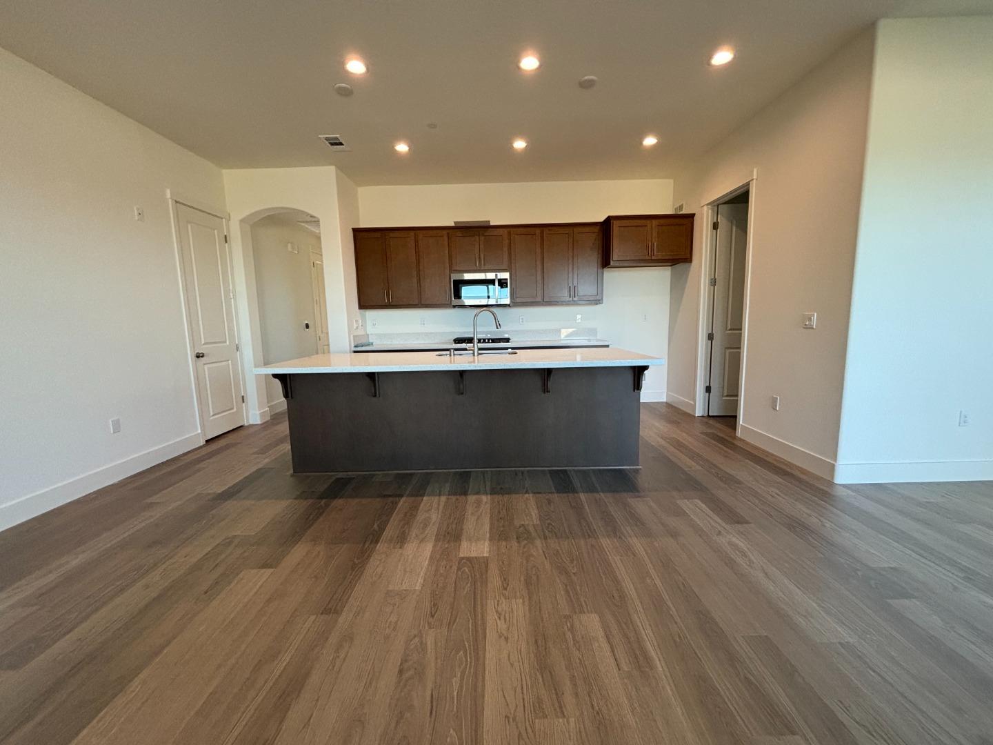 Detail Gallery Image 5 of 13 For 884 Carmelina Ct, Hollister,  CA 95023 - 3 Beds | 2 Baths