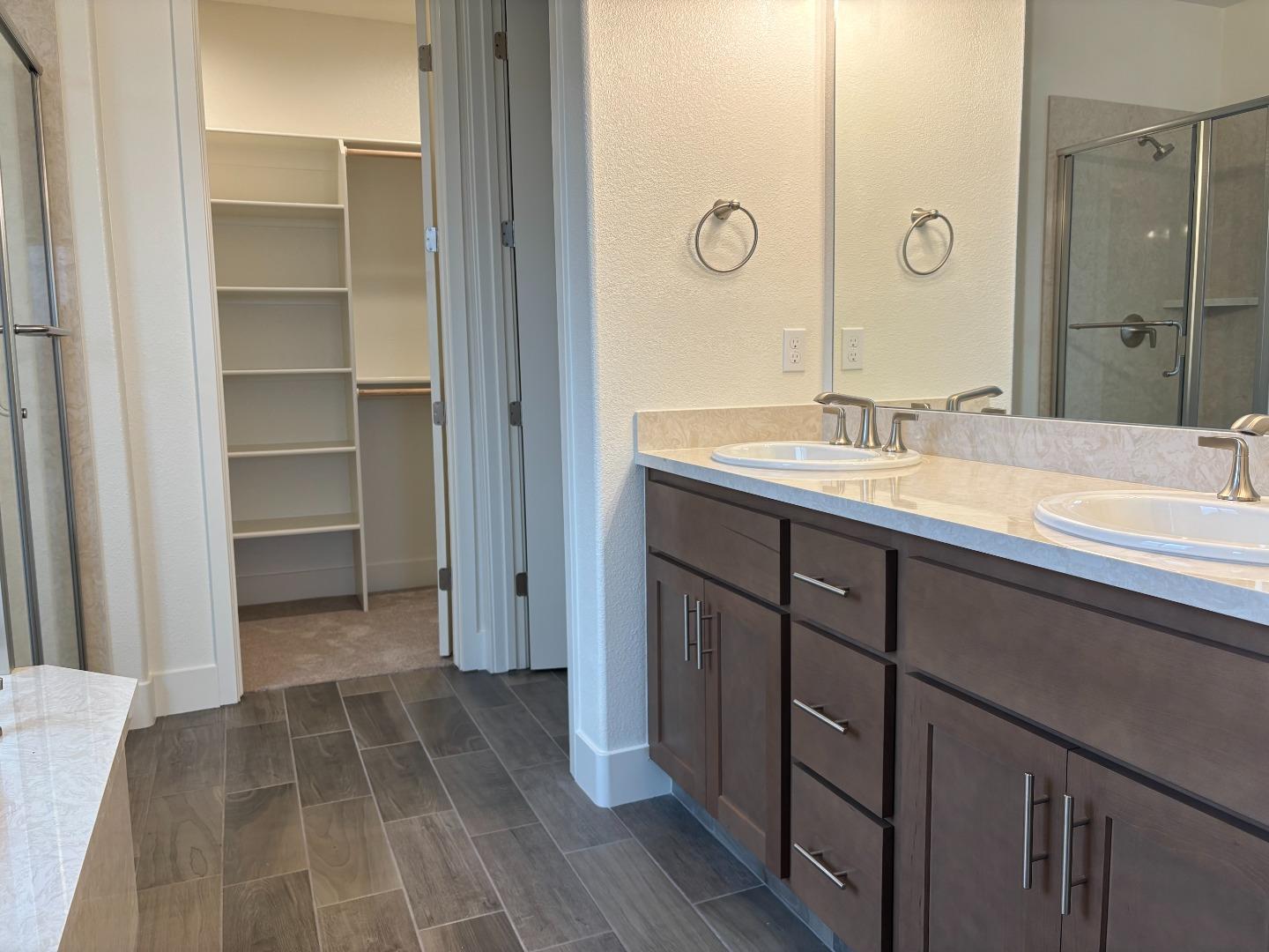 Detail Gallery Image 9 of 13 For 884 Carmelina Ct, Hollister,  CA 95023 - 3 Beds | 2 Baths