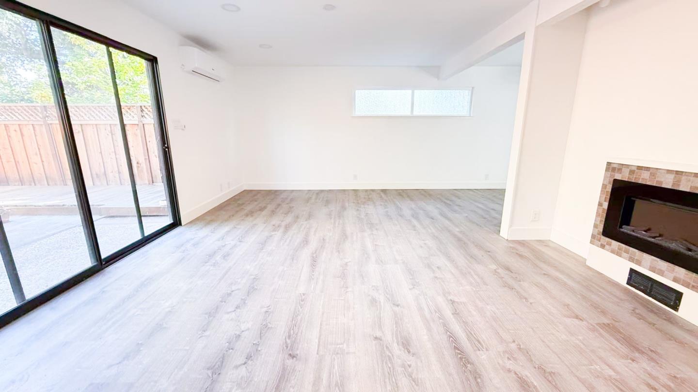 Detail Gallery Image 8 of 26 For 1734 W El Camino Real #7,  Mountain View,  CA 94040 - 2 Beds | 1/1 Baths