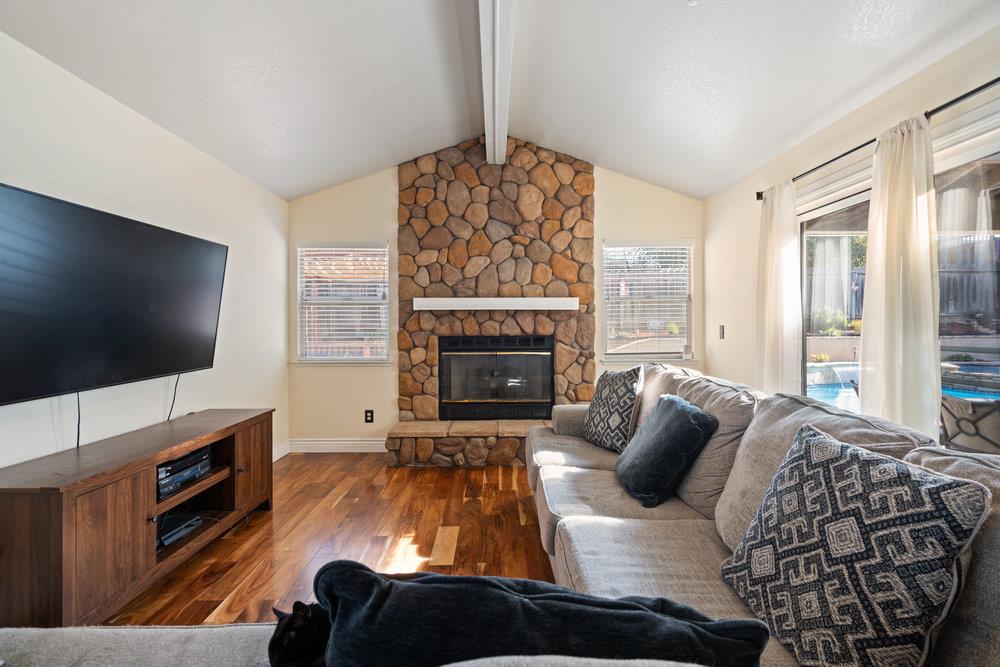 Detail Gallery Image 14 of 45 For 1091 Nez Perce Dr, Hollister,  CA 95023 - 4 Beds | 2 Baths