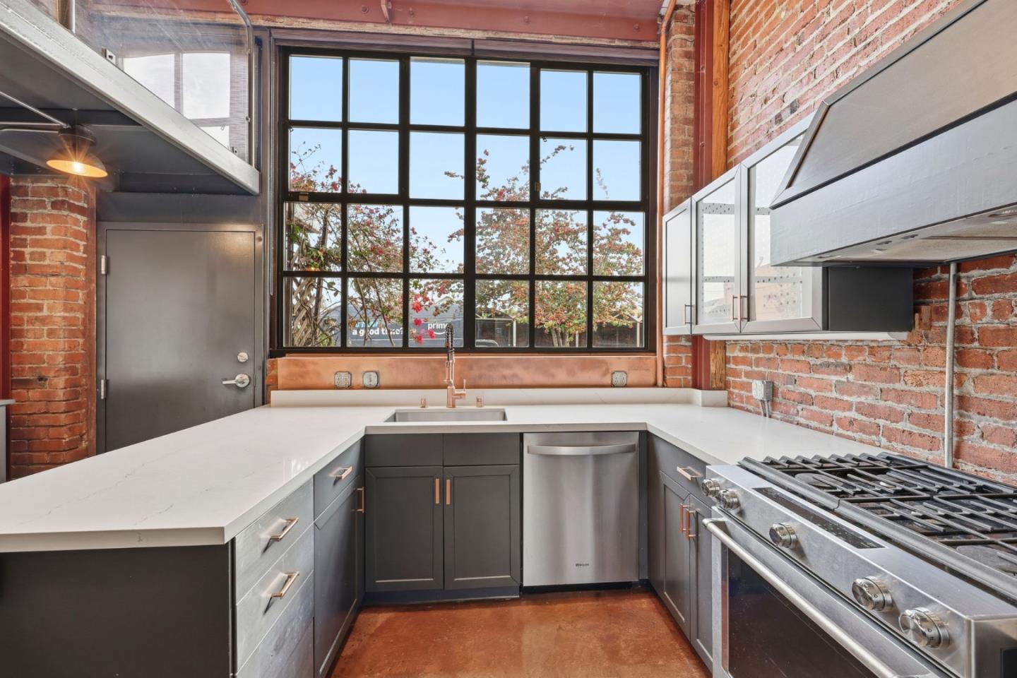 Detail Gallery Image 10 of 32 For 1501 37th Ave #B6,  Oakland,  CA 94601 - 1 Beds | 2 Baths