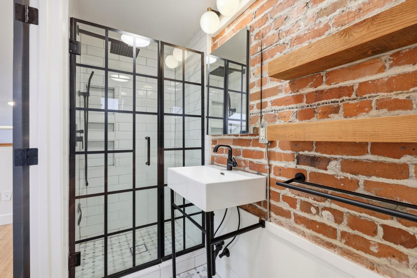 Detail Gallery Image 21 of 32 For 1501 37th Ave #B6,  Oakland,  CA 94601 - 1 Beds | 2 Baths