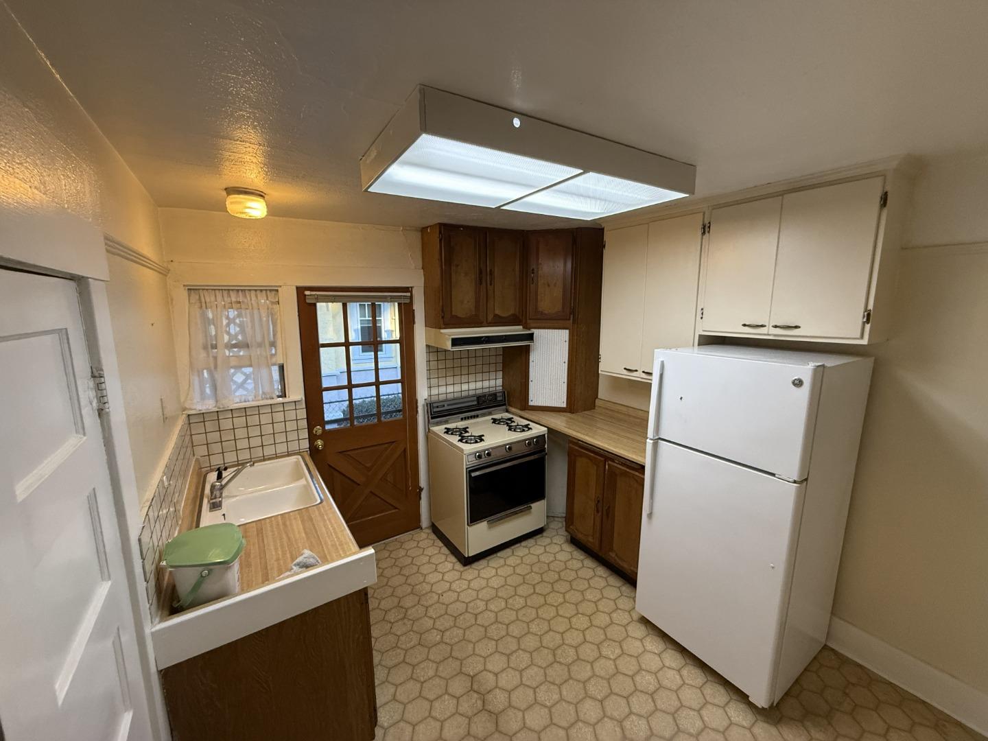 Detail Gallery Image 8 of 9 For 1356 W Dana St, Mountain View,  CA 94041 - – Beds | – Baths