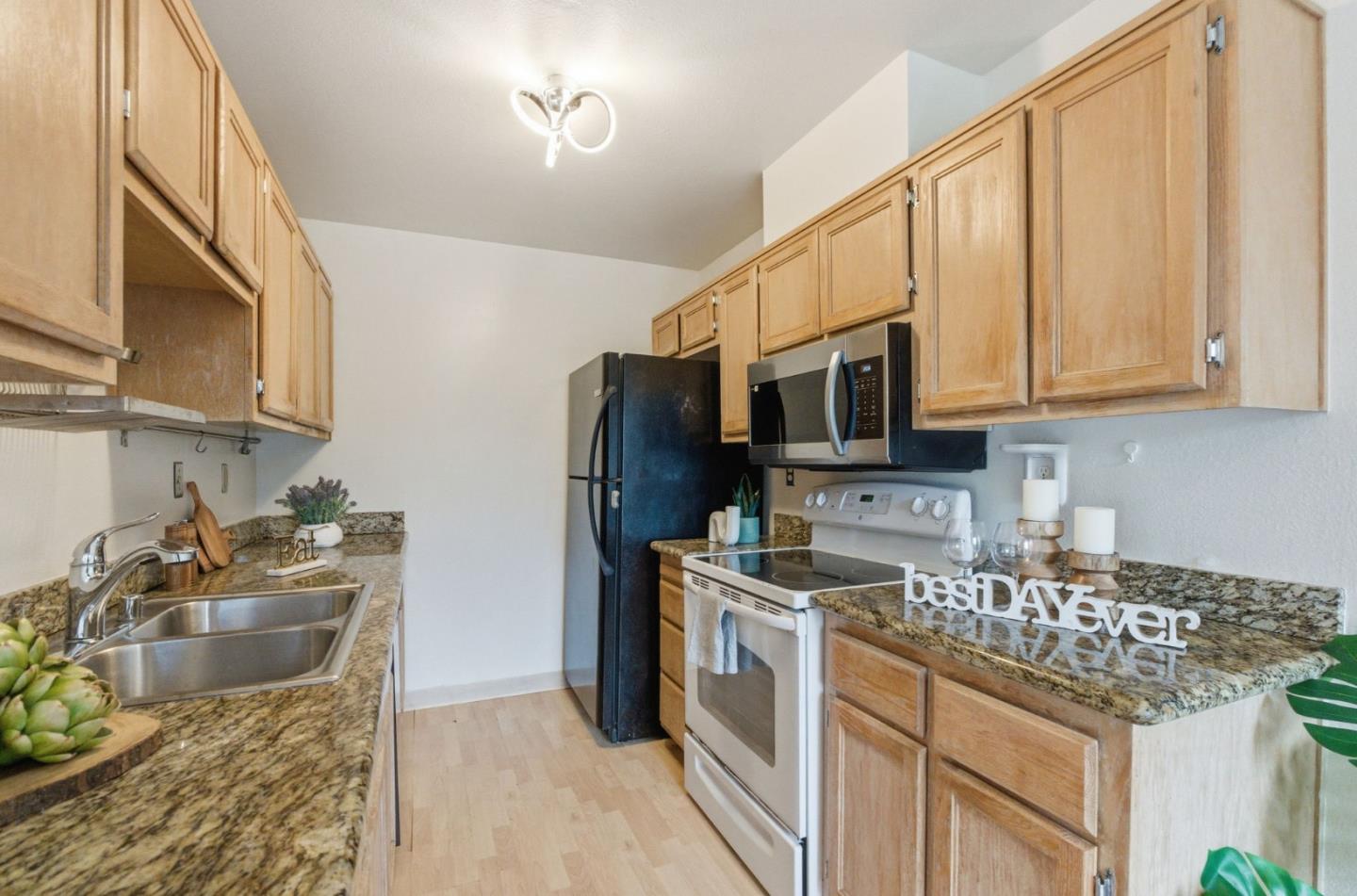 Detail Gallery Image 12 of 27 For 72 Bayside Ct, Richmond,  CA 94804 - 2 Beds | 1 Baths