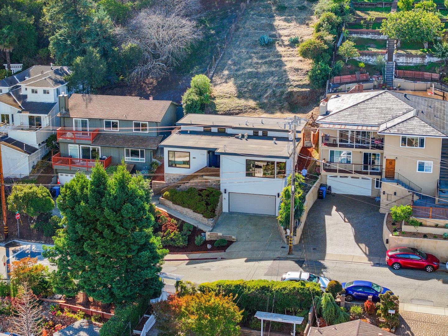 Detail Gallery Image 23 of 26 For 1708 Mills Ave, Belmont,  CA 94002 - 3 Beds | 2 Baths