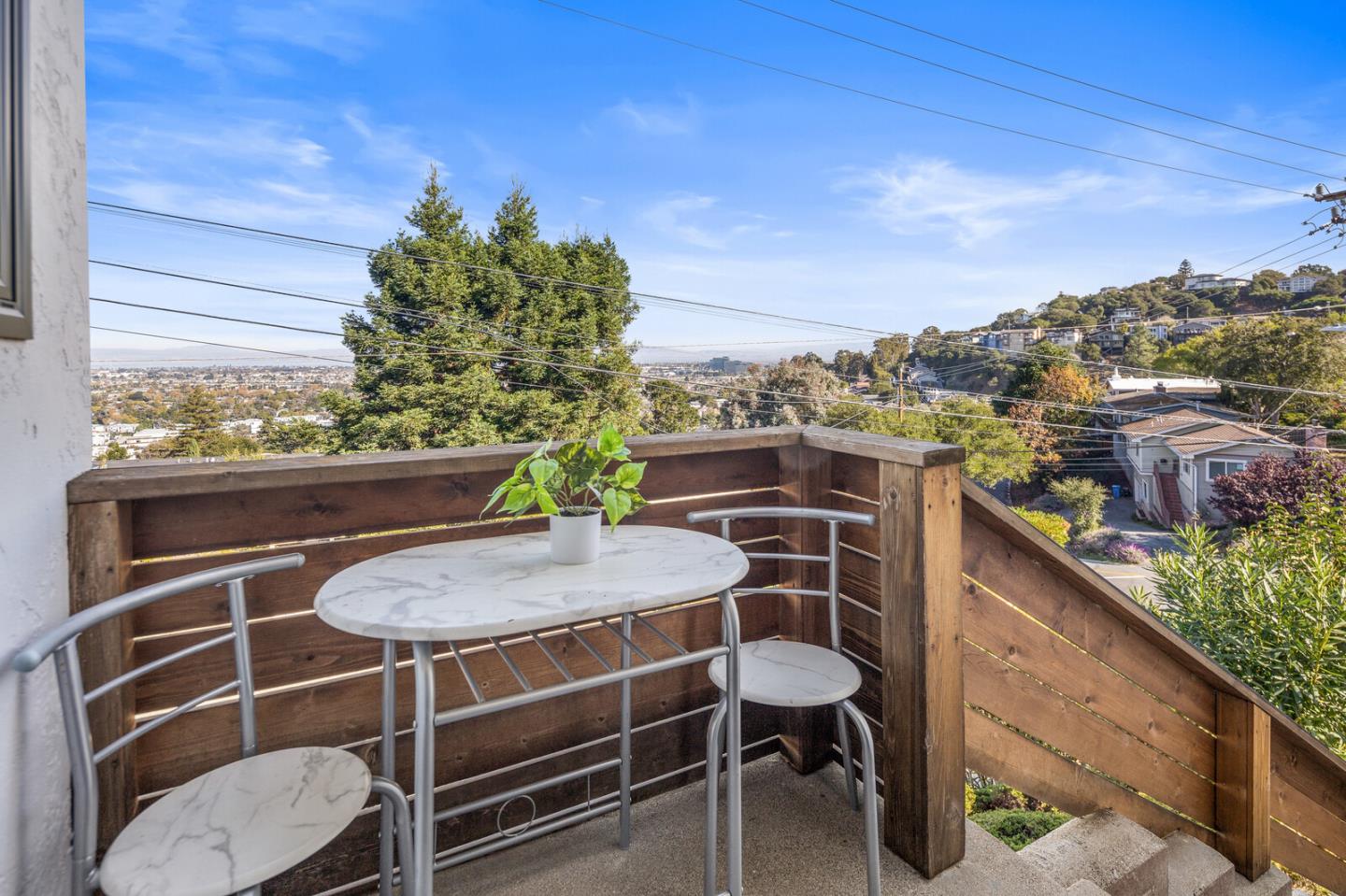 Detail Gallery Image 4 of 26 For 1708 Mills Ave, Belmont,  CA 94002 - 3 Beds | 2 Baths