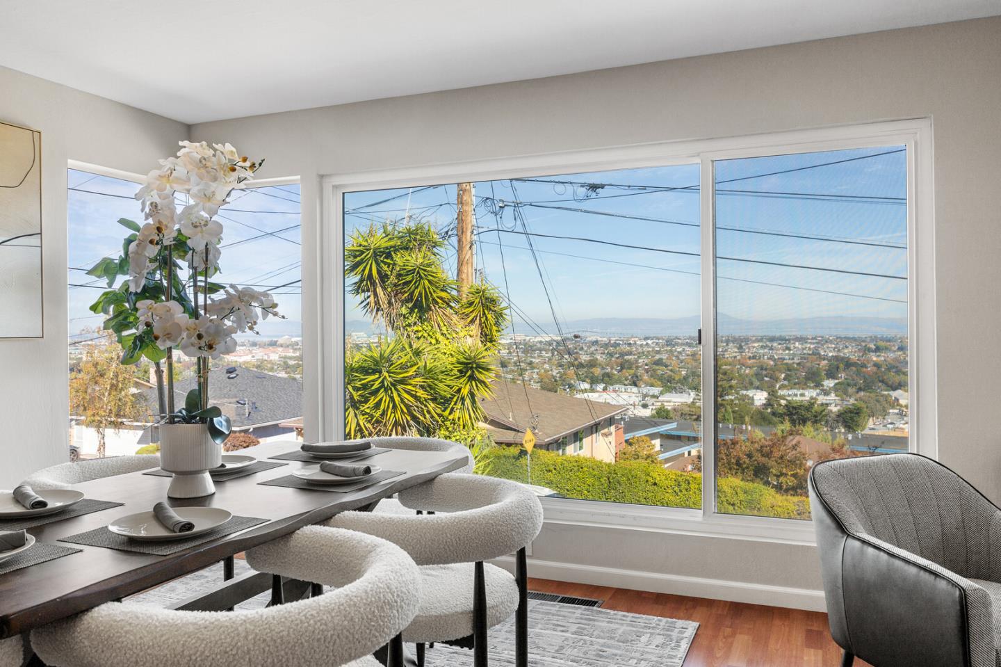 Detail Gallery Image 9 of 26 For 1708 Mills Ave, Belmont,  CA 94002 - 3 Beds | 2 Baths