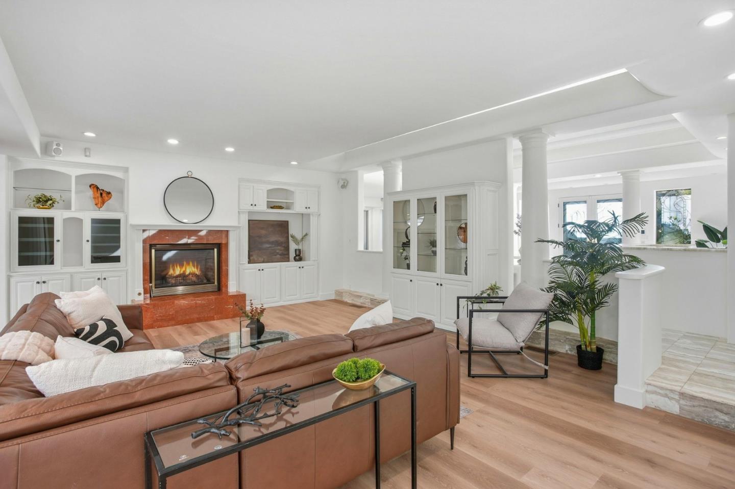 Detail Gallery Image 14 of 76 For 3895 Fair Oaks Blvd, Sacramento,  CA 95864 - 4 Beds | 4 Baths