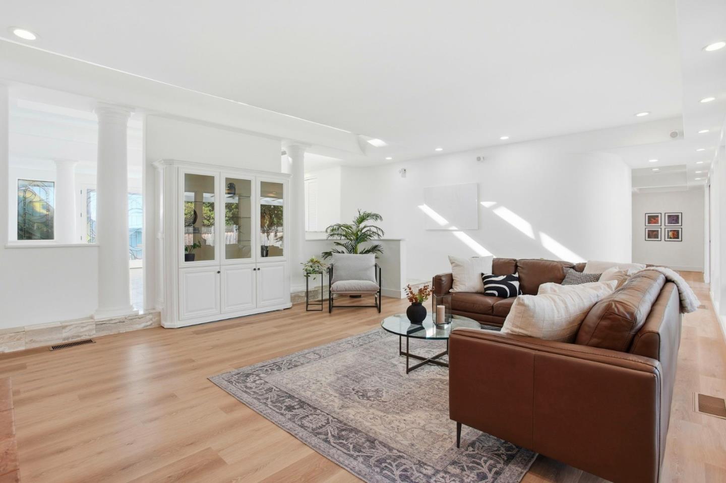 Detail Gallery Image 15 of 76 For 3895 Fair Oaks Blvd, Sacramento,  CA 95864 - 4 Beds | 4 Baths