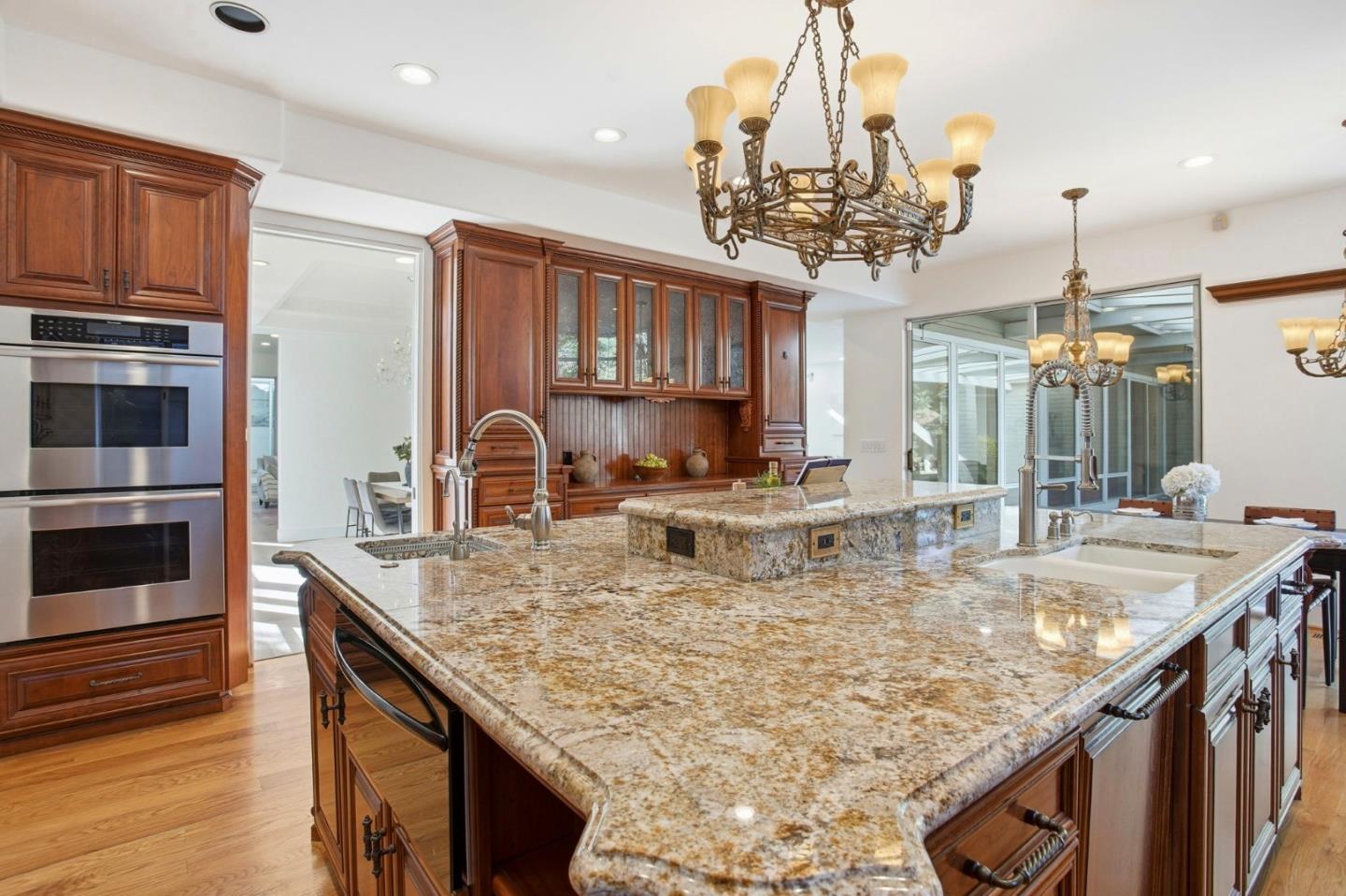 Detail Gallery Image 16 of 76 For 3895 Fair Oaks Blvd, Sacramento,  CA 95864 - 4 Beds | 4 Baths