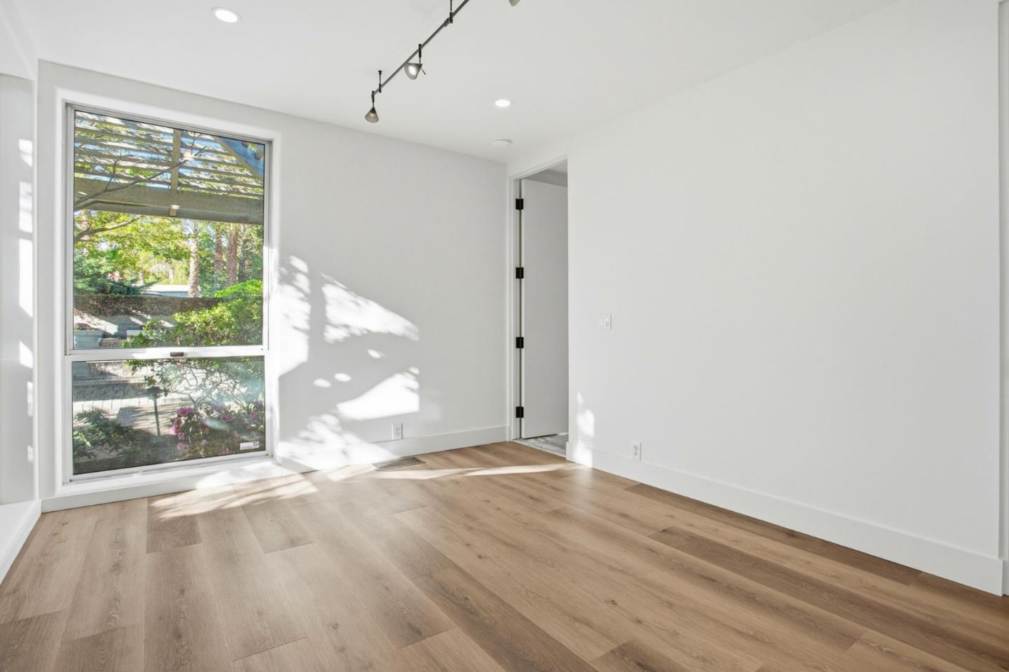 Detail Gallery Image 26 of 76 For 3895 Fair Oaks Blvd, Sacramento,  CA 95864 - 4 Beds | 4 Baths