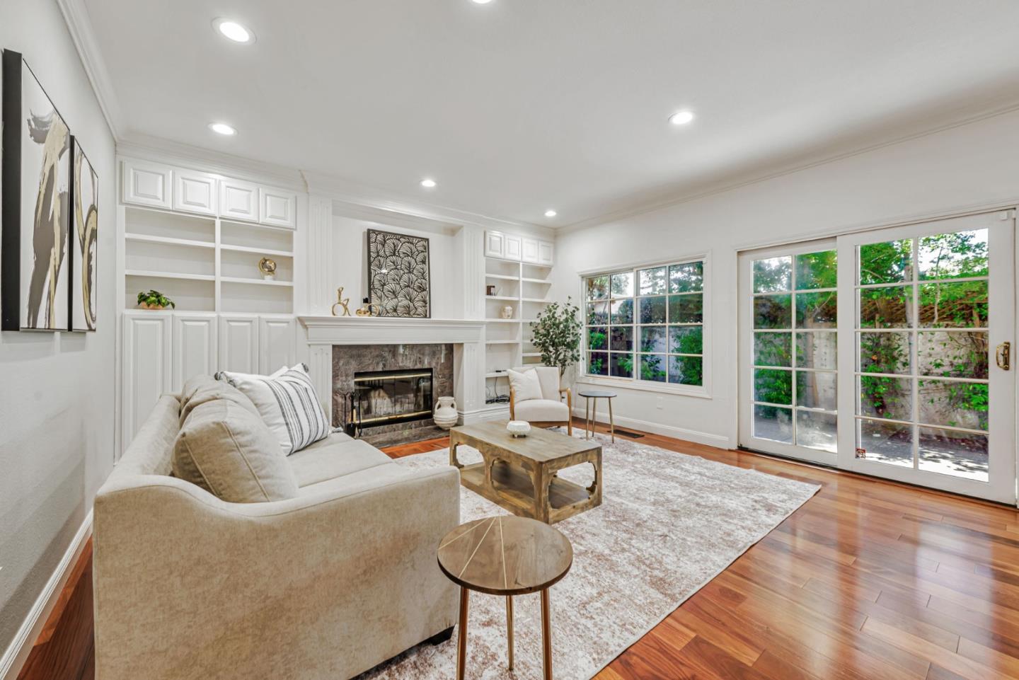 Detail Gallery Image 11 of 48 For 100 Danbury Ln, Redwood City,  CA 94061 - 4 Beds | 2/1 Baths