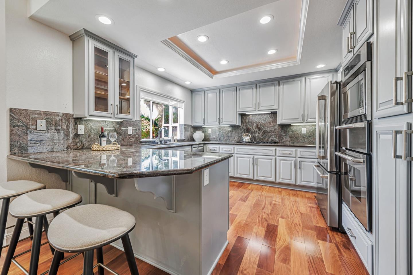 Detail Gallery Image 14 of 48 For 100 Danbury Ln, Redwood City,  CA 94061 - 4 Beds | 2/1 Baths