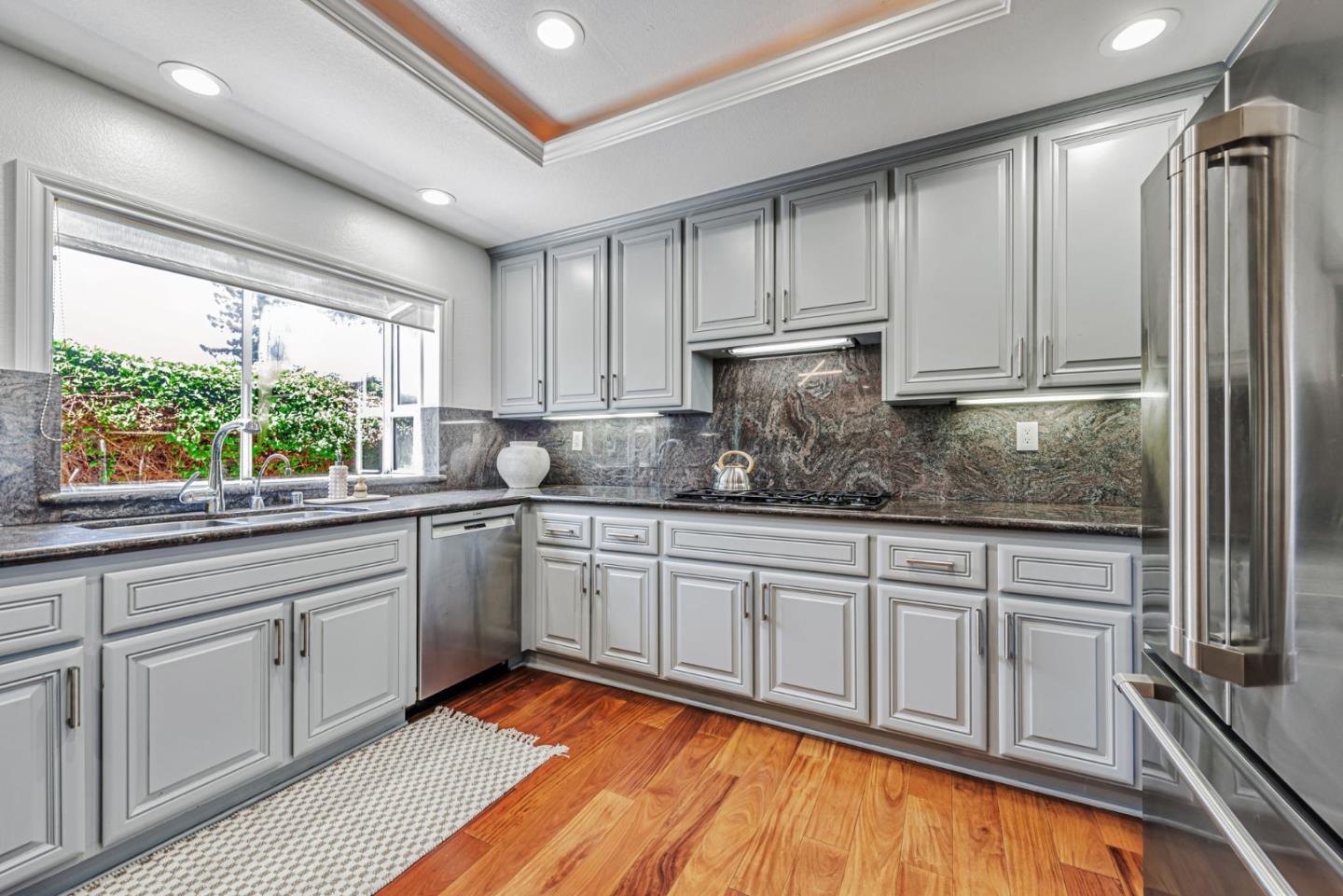 Detail Gallery Image 15 of 48 For 100 Danbury Ln, Redwood City,  CA 94061 - 4 Beds | 2/1 Baths