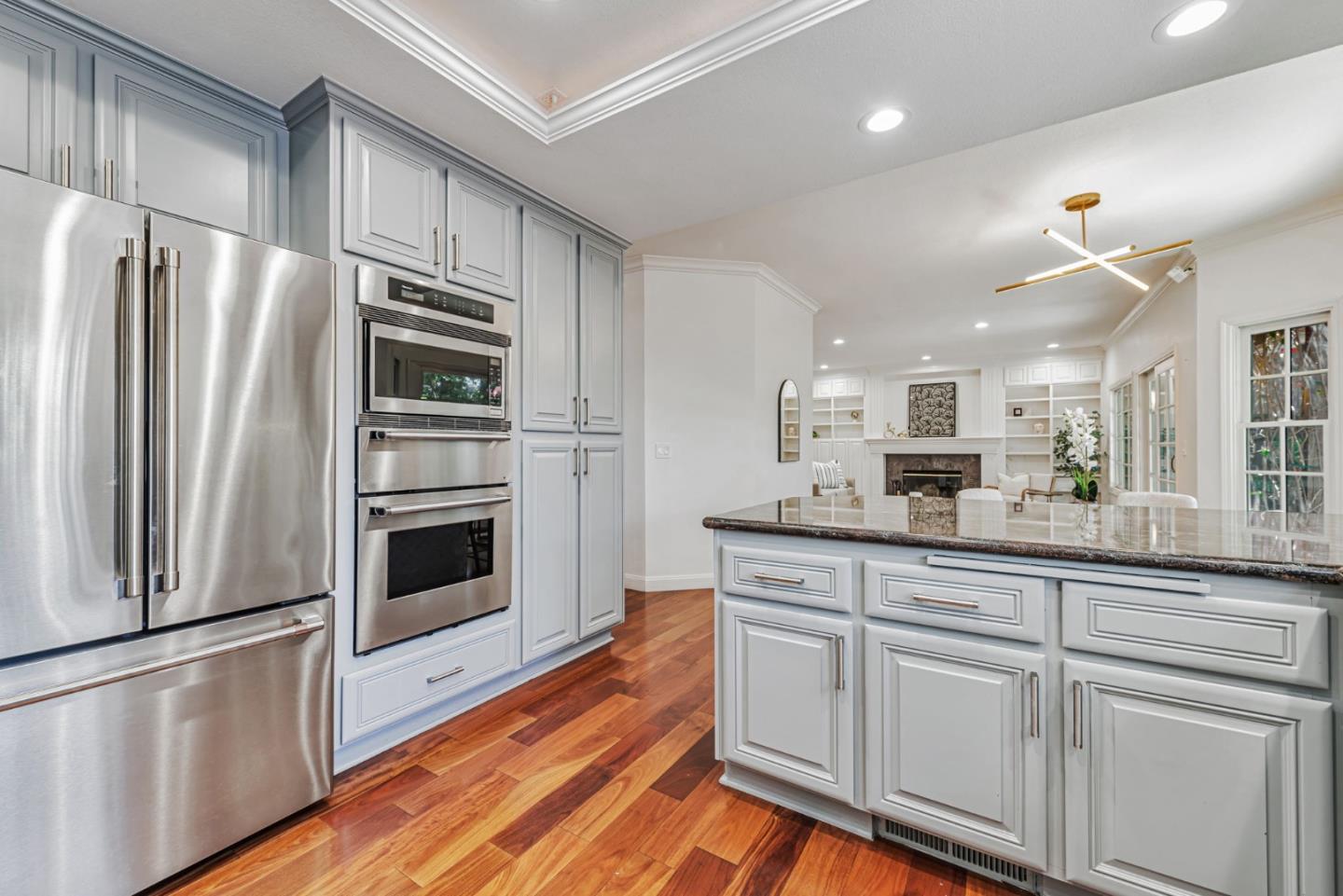 Detail Gallery Image 17 of 48 For 100 Danbury Ln, Redwood City,  CA 94061 - 4 Beds | 2/1 Baths