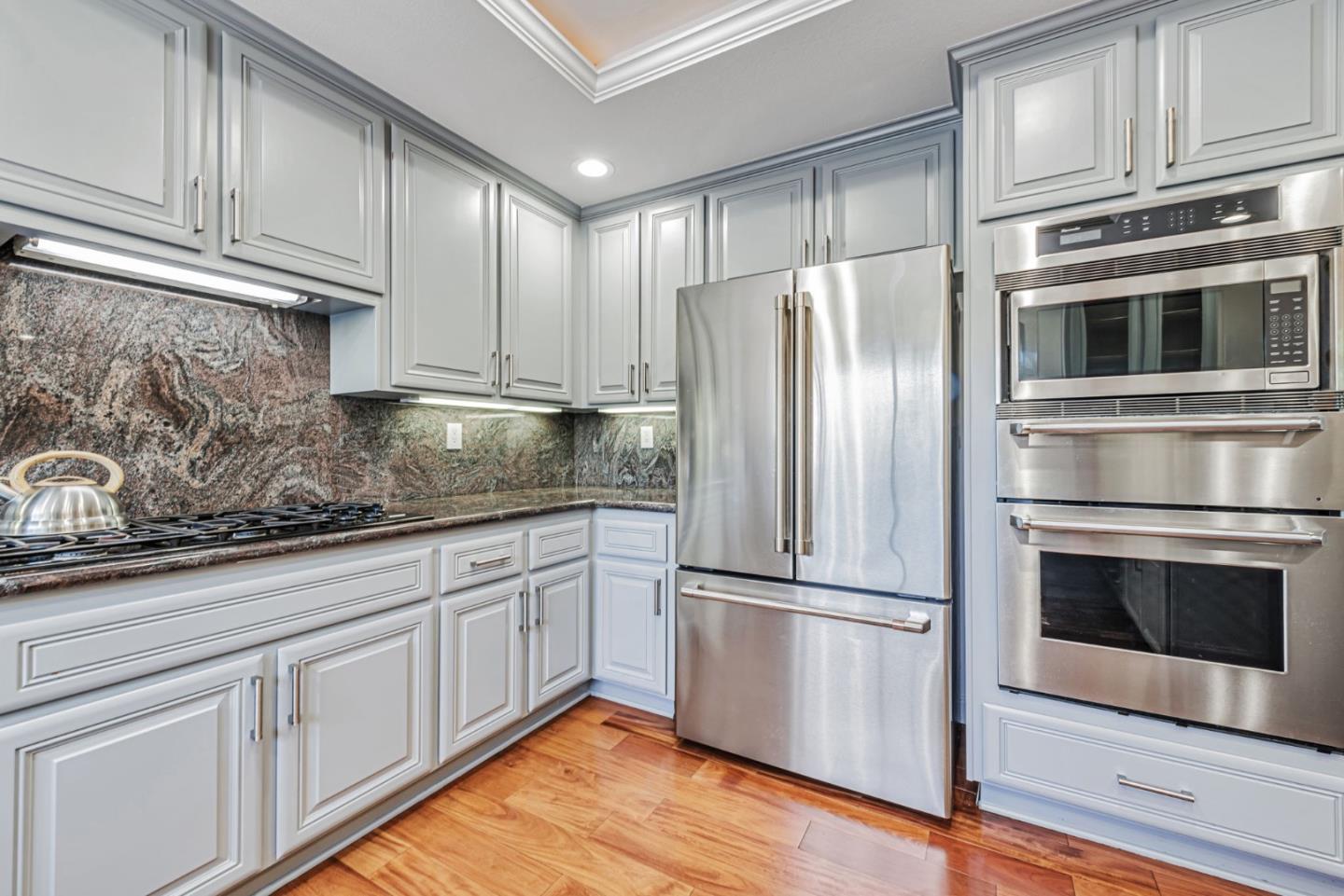 Detail Gallery Image 18 of 48 For 100 Danbury Ln, Redwood City,  CA 94061 - 4 Beds | 2/1 Baths