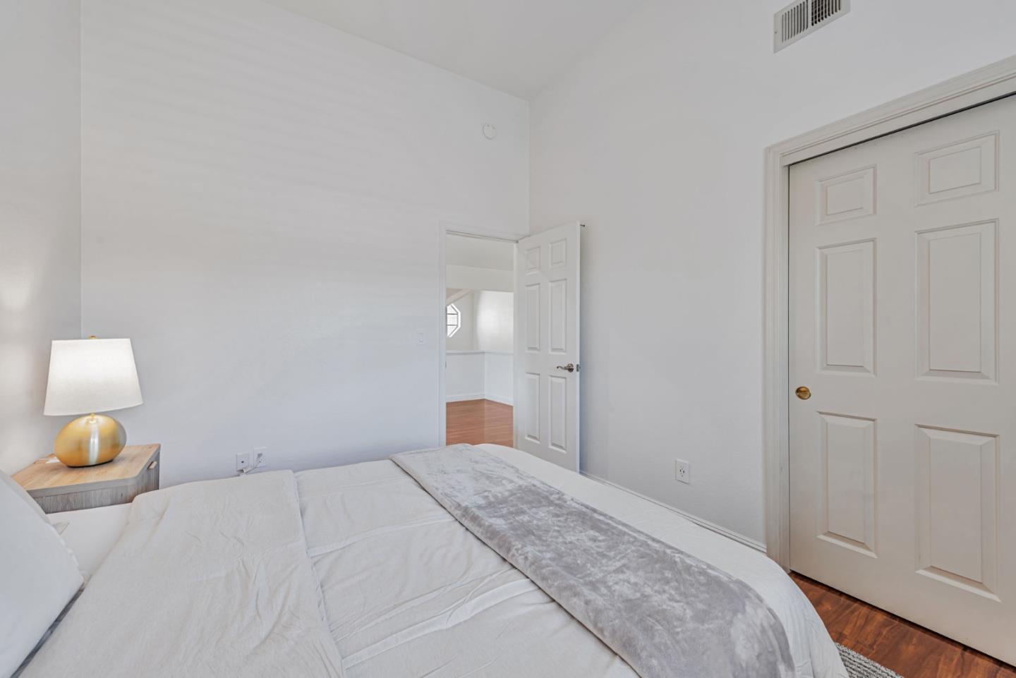 Detail Gallery Image 29 of 48 For 100 Danbury Ln, Redwood City,  CA 94061 - 4 Beds | 2/1 Baths