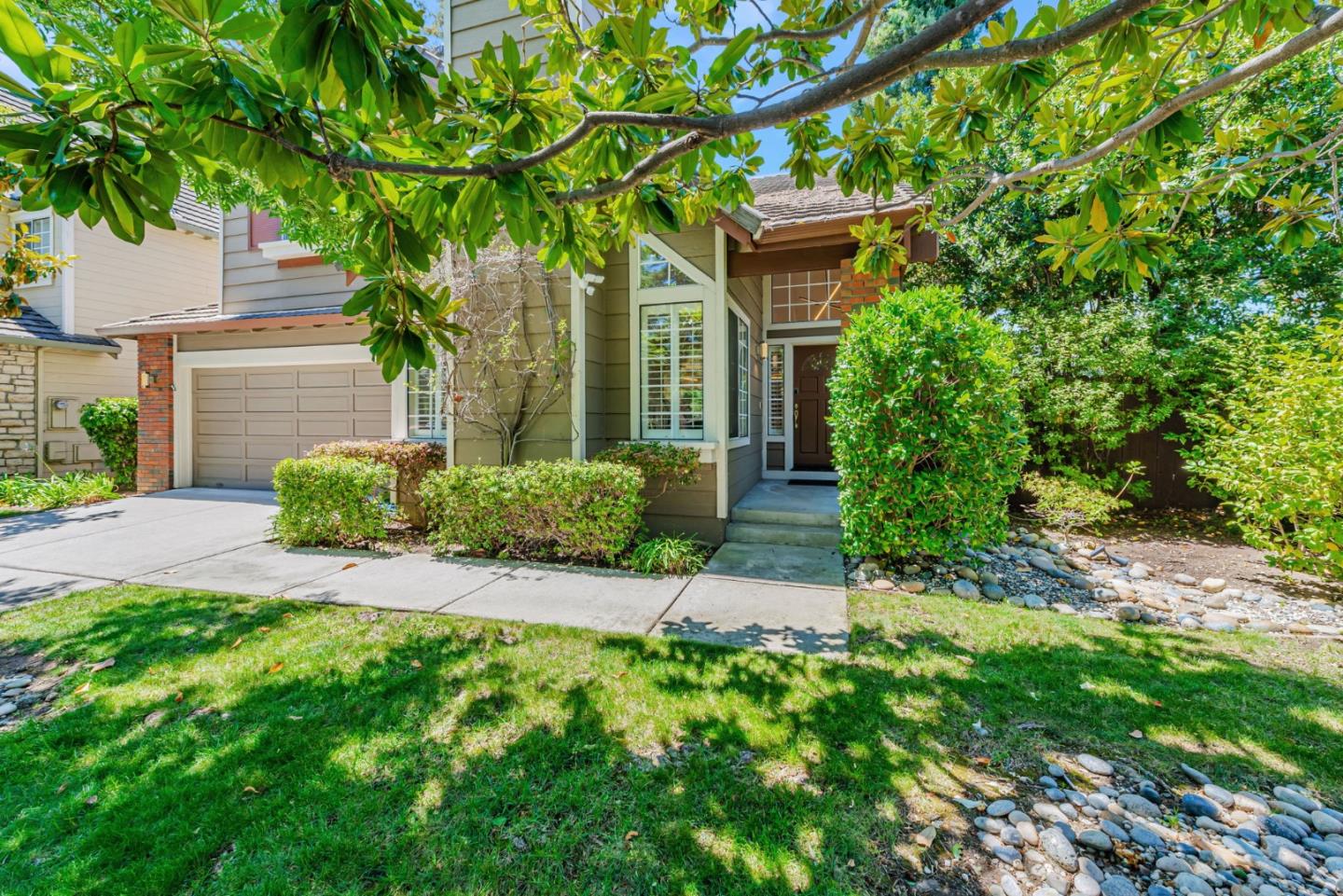 Detail Gallery Image 3 of 48 For 100 Danbury Ln, Redwood City,  CA 94061 - 4 Beds | 2/1 Baths