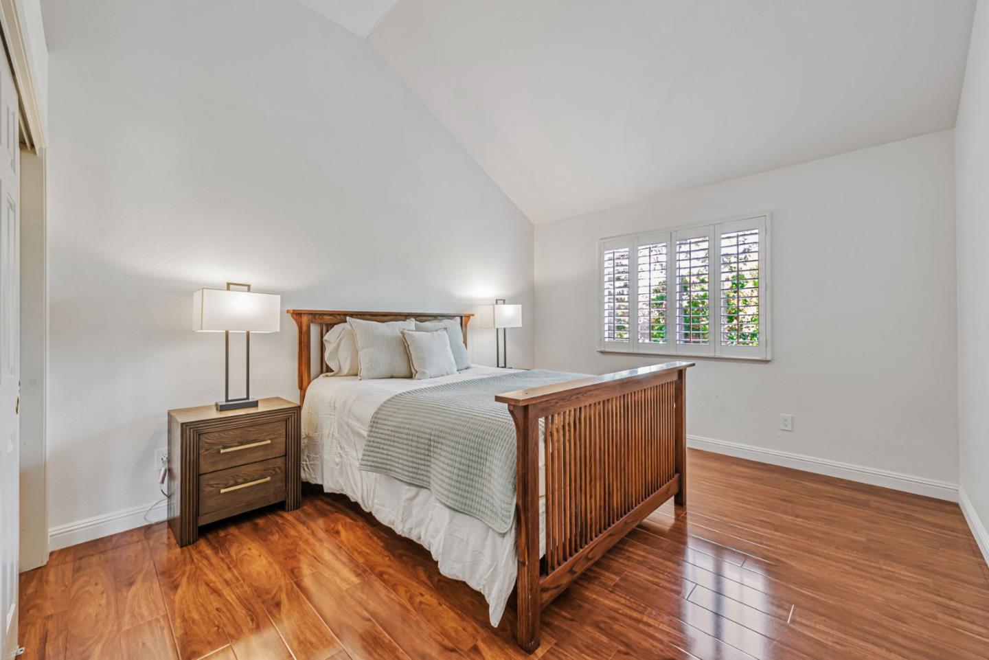 Detail Gallery Image 32 of 48 For 100 Danbury Ln, Redwood City,  CA 94061 - 4 Beds | 2/1 Baths