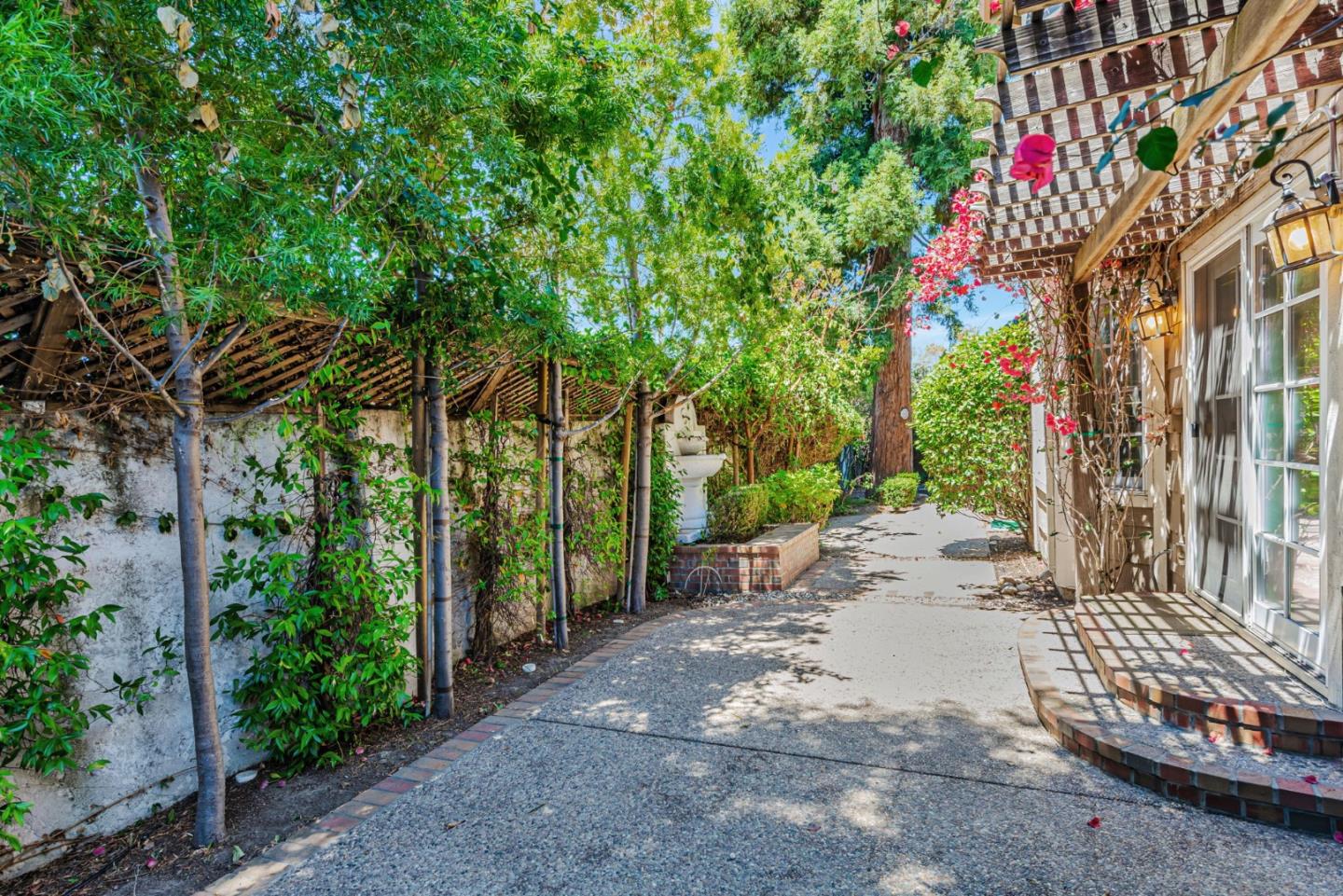 Detail Gallery Image 45 of 48 For 100 Danbury Ln, Redwood City,  CA 94061 - 4 Beds | 2/1 Baths