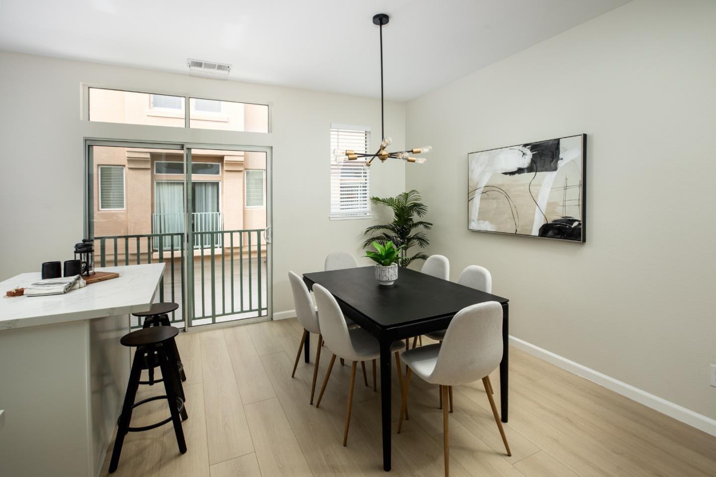 Detail Gallery Image 12 of 31 For 143 Frederick Ct, Mountain View,  CA 94043 - 3 Beds | 2/1 Baths