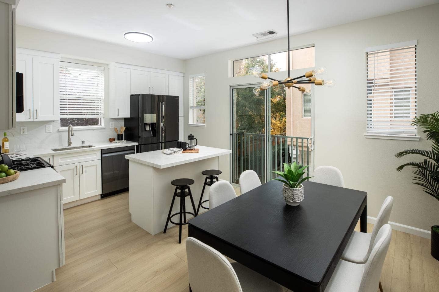 Detail Gallery Image 13 of 31 For 143 Frederick Ct, Mountain View,  CA 94043 - 3 Beds | 2/1 Baths