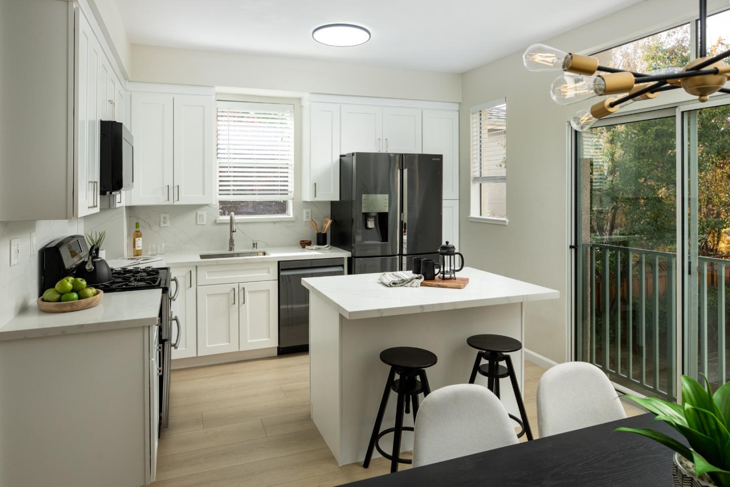 Detail Gallery Image 14 of 31 For 143 Frederick Ct, Mountain View,  CA 94043 - 3 Beds | 2/1 Baths