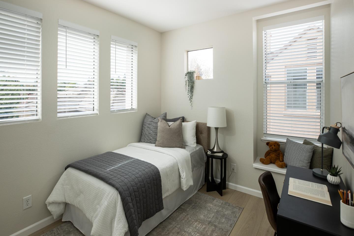 Detail Gallery Image 24 of 31 For 143 Frederick Ct, Mountain View,  CA 94043 - 3 Beds | 2/1 Baths