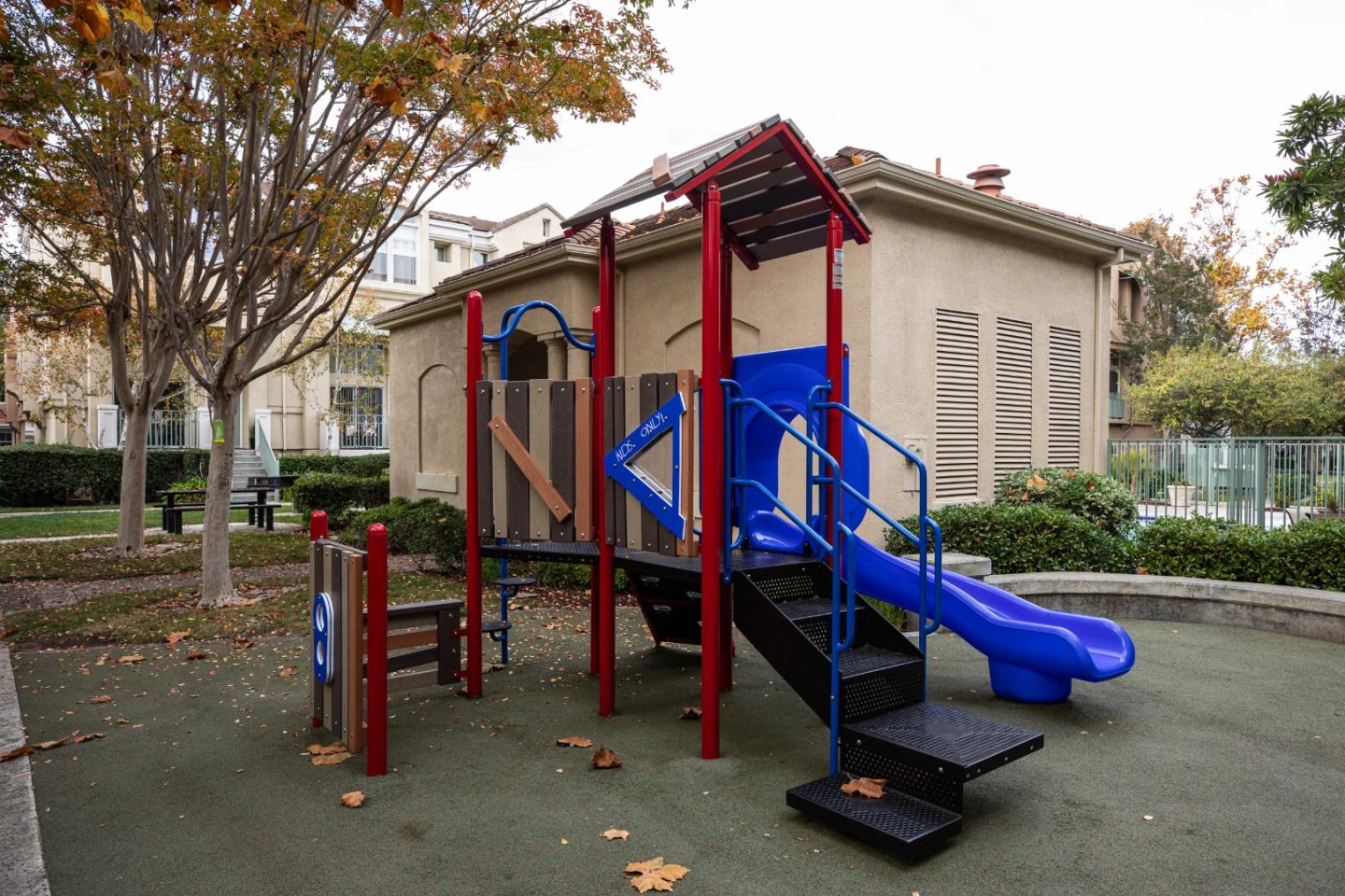 Detail Gallery Image 26 of 31 For 143 Frederick Ct, Mountain View,  CA 94043 - 3 Beds | 2/1 Baths