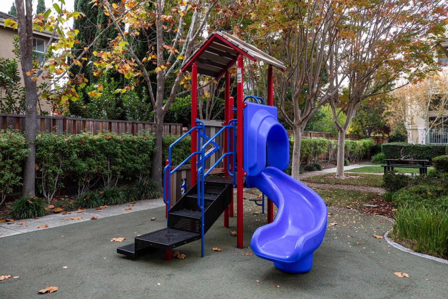 Detail Gallery Image 27 of 31 For 143 Frederick Ct, Mountain View,  CA 94043 - 3 Beds | 2/1 Baths