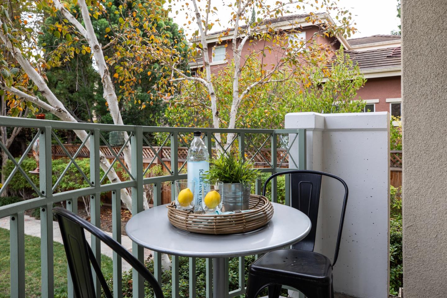 Detail Gallery Image 3 of 31 For 143 Frederick Ct, Mountain View,  CA 94043 - 3 Beds | 2/1 Baths