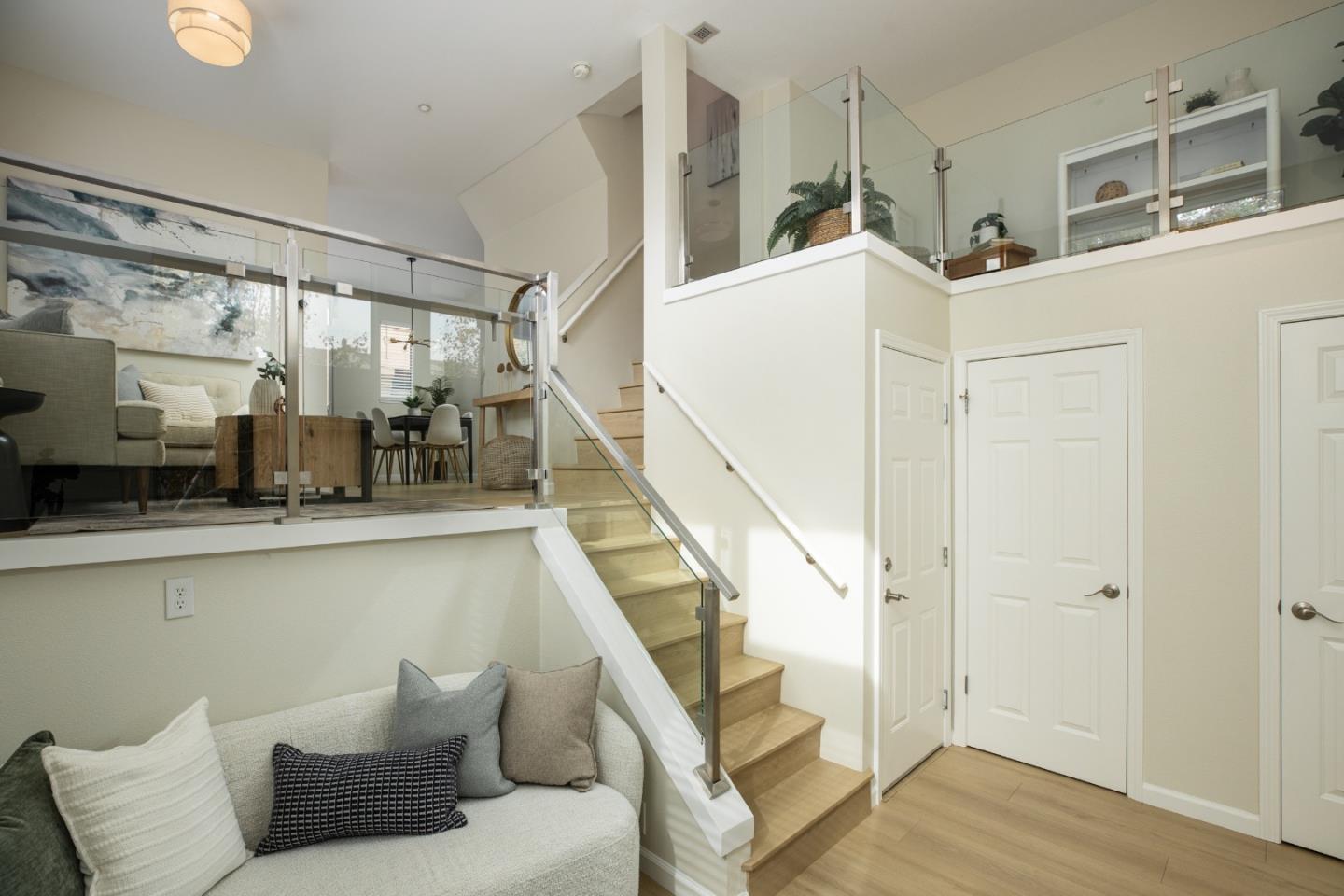 Detail Gallery Image 6 of 31 For 143 Frederick Ct, Mountain View,  CA 94043 - 3 Beds | 2/1 Baths