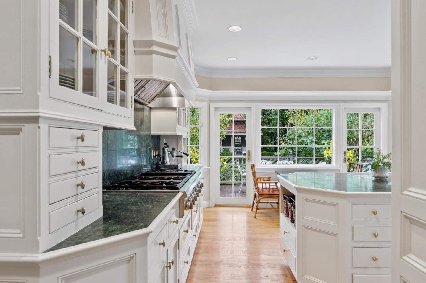 Detail Gallery Image 15 of 34 For 106 Pepper Ave, Burlingame,  CA 94010 - 3 Beds | 3 Baths