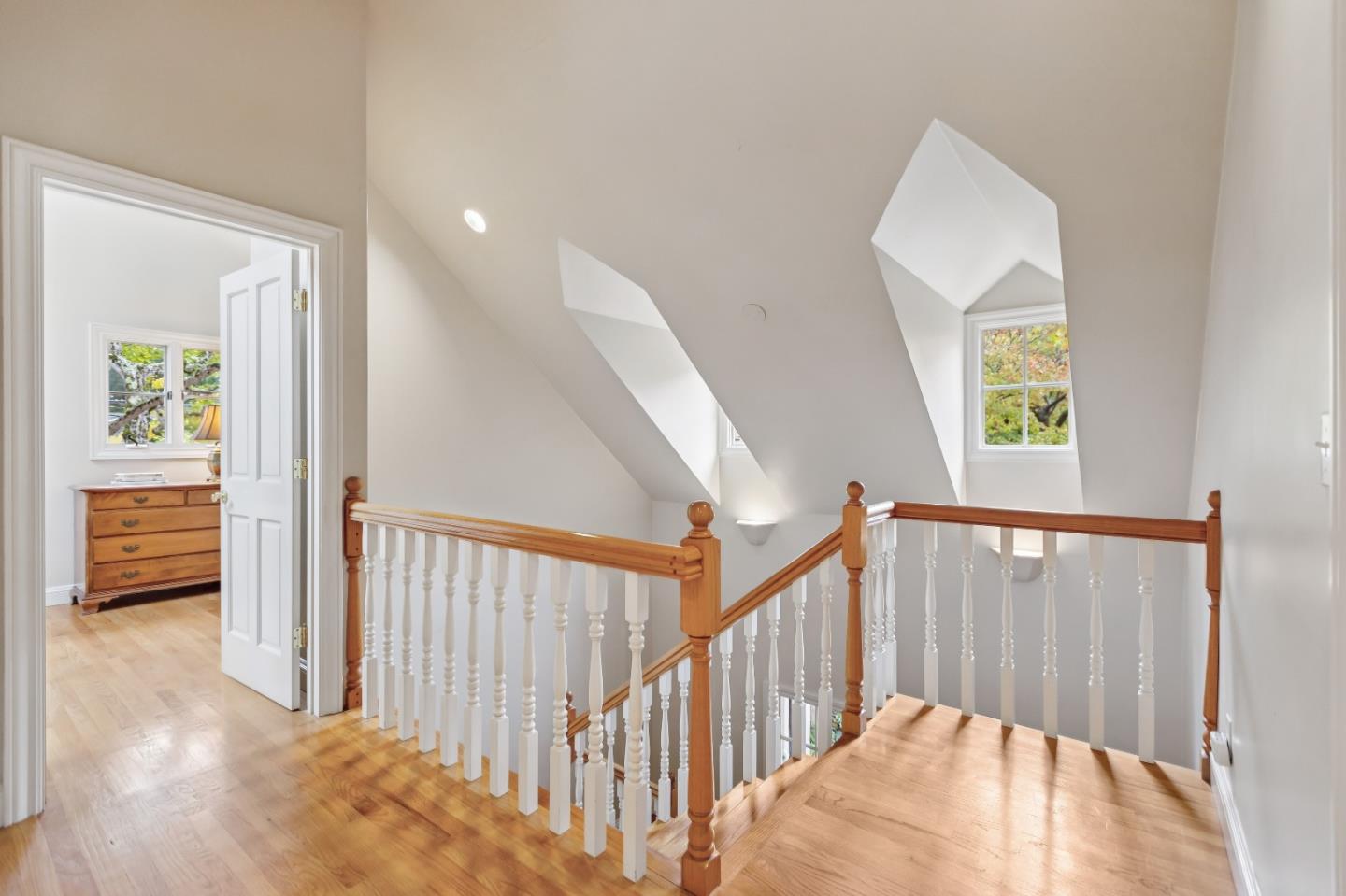 Detail Gallery Image 20 of 34 For 106 Pepper Ave, Burlingame,  CA 94010 - 3 Beds | 3 Baths