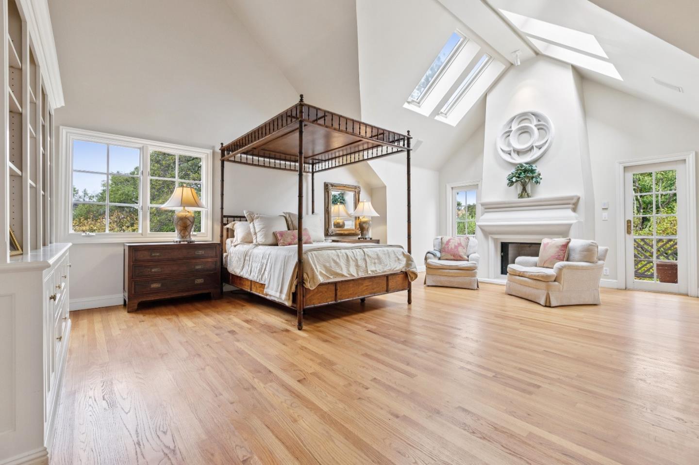 Detail Gallery Image 21 of 34 For 106 Pepper Ave, Burlingame,  CA 94010 - 3 Beds | 3 Baths