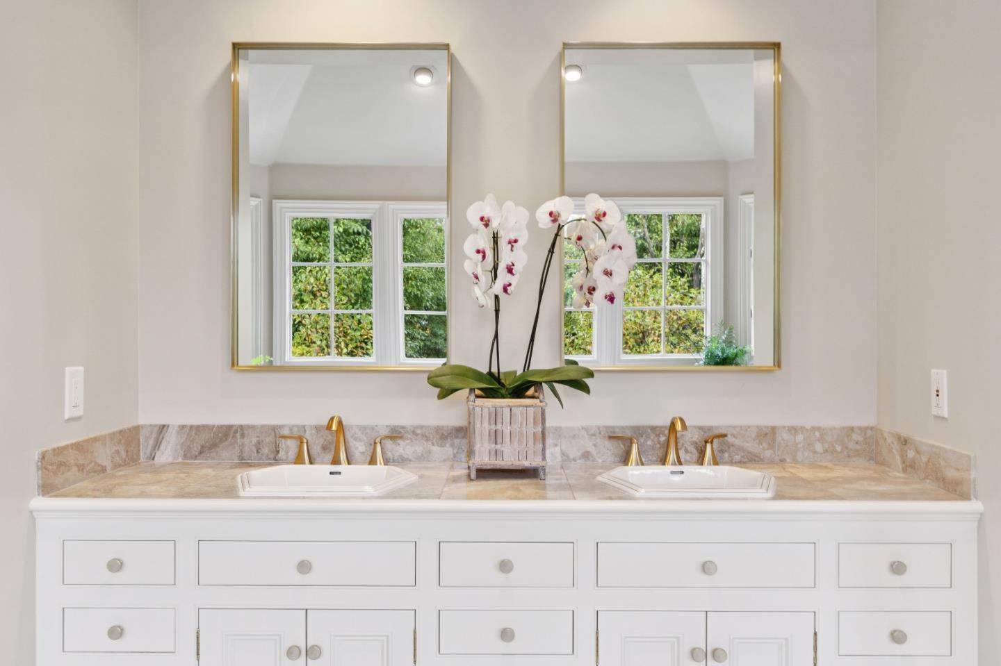 Detail Gallery Image 26 of 34 For 106 Pepper Ave, Burlingame,  CA 94010 - 3 Beds | 3 Baths