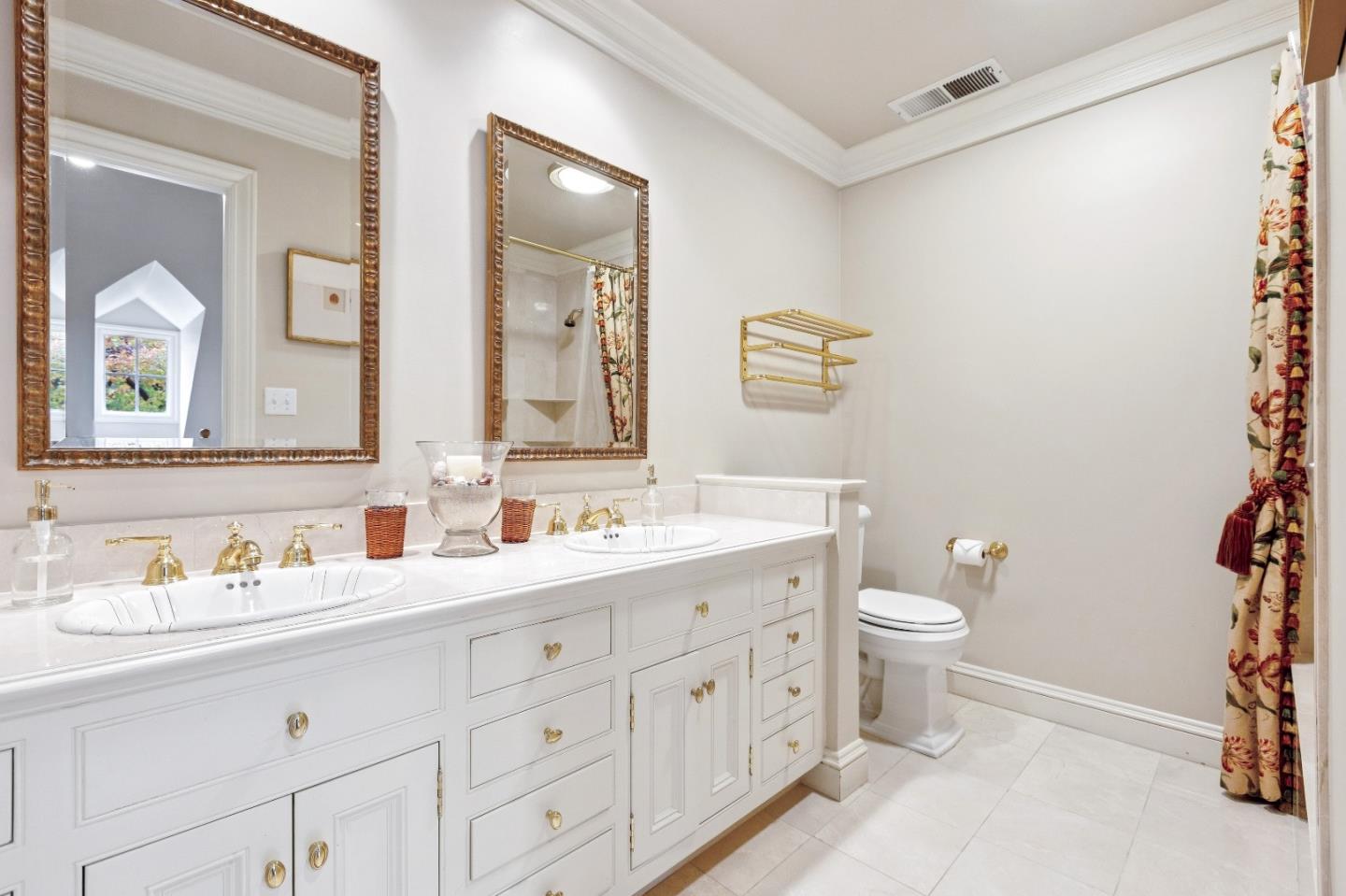 Detail Gallery Image 29 of 34 For 106 Pepper Ave, Burlingame,  CA 94010 - 3 Beds | 3 Baths