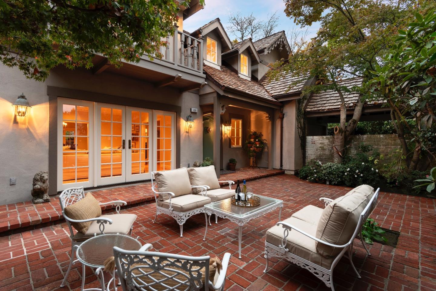 Detail Gallery Image 3 of 34 For 106 Pepper Ave, Burlingame,  CA 94010 - 3 Beds | 3 Baths