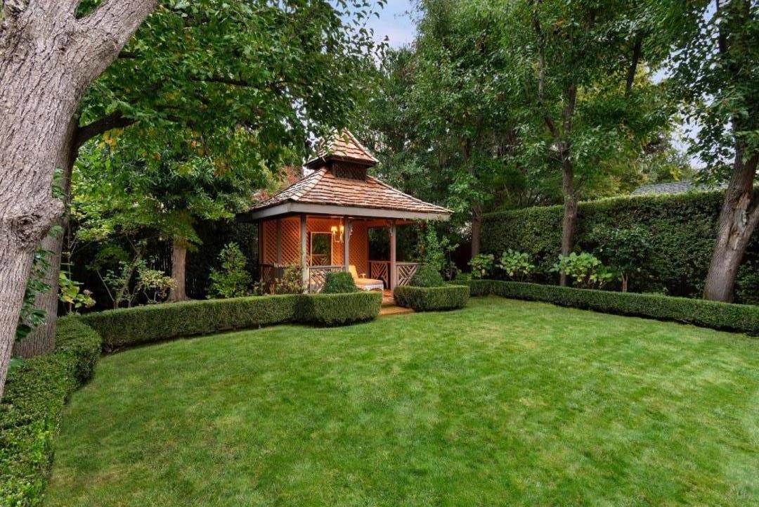 Detail Gallery Image 32 of 34 For 106 Pepper Ave, Burlingame,  CA 94010 - 3 Beds | 3 Baths