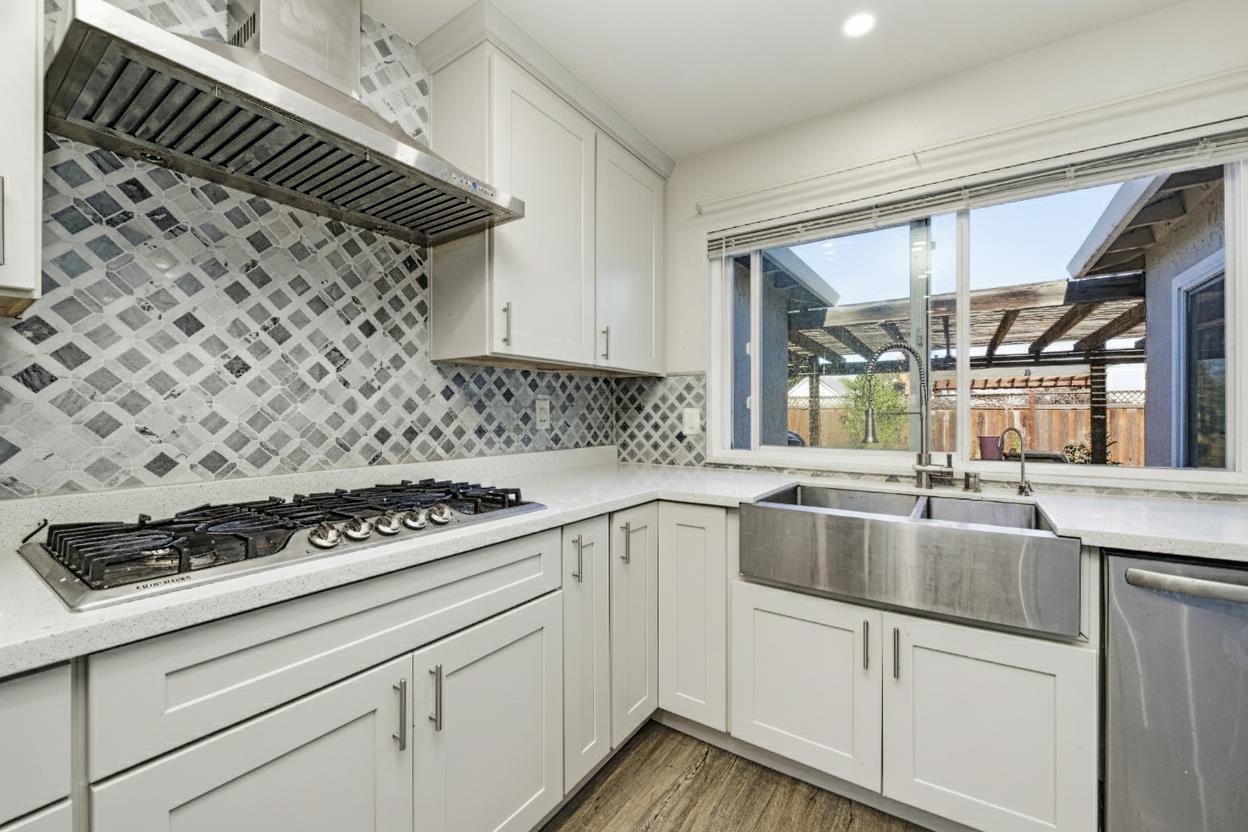 Detail Gallery Image 7 of 20 For 319 Churchill Pl, Gilroy,  CA 95020 - 5 Beds | 2 Baths