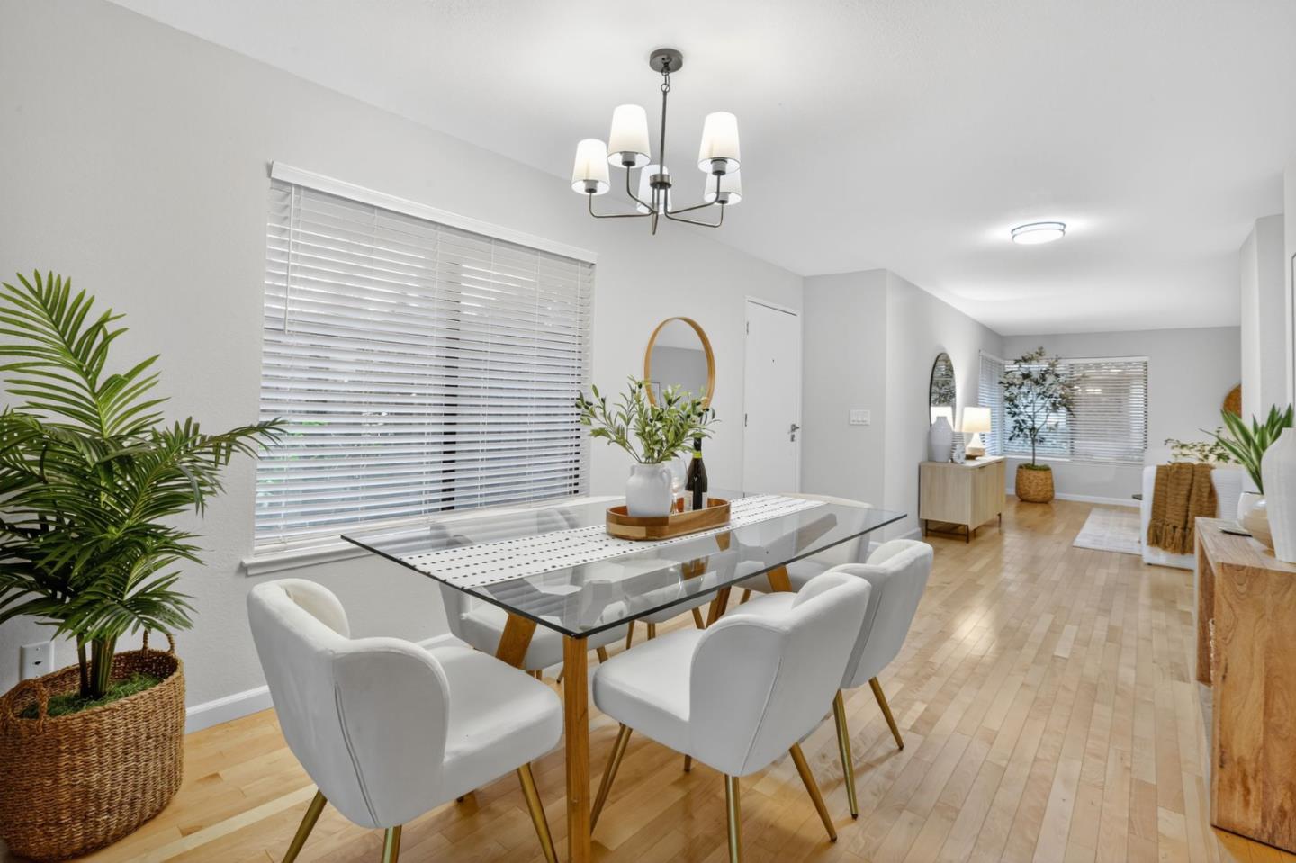 Detail Gallery Image 11 of 30 For 1590 East Lake Dr, San Jose,  CA 95126 - 2 Beds | 2 Baths