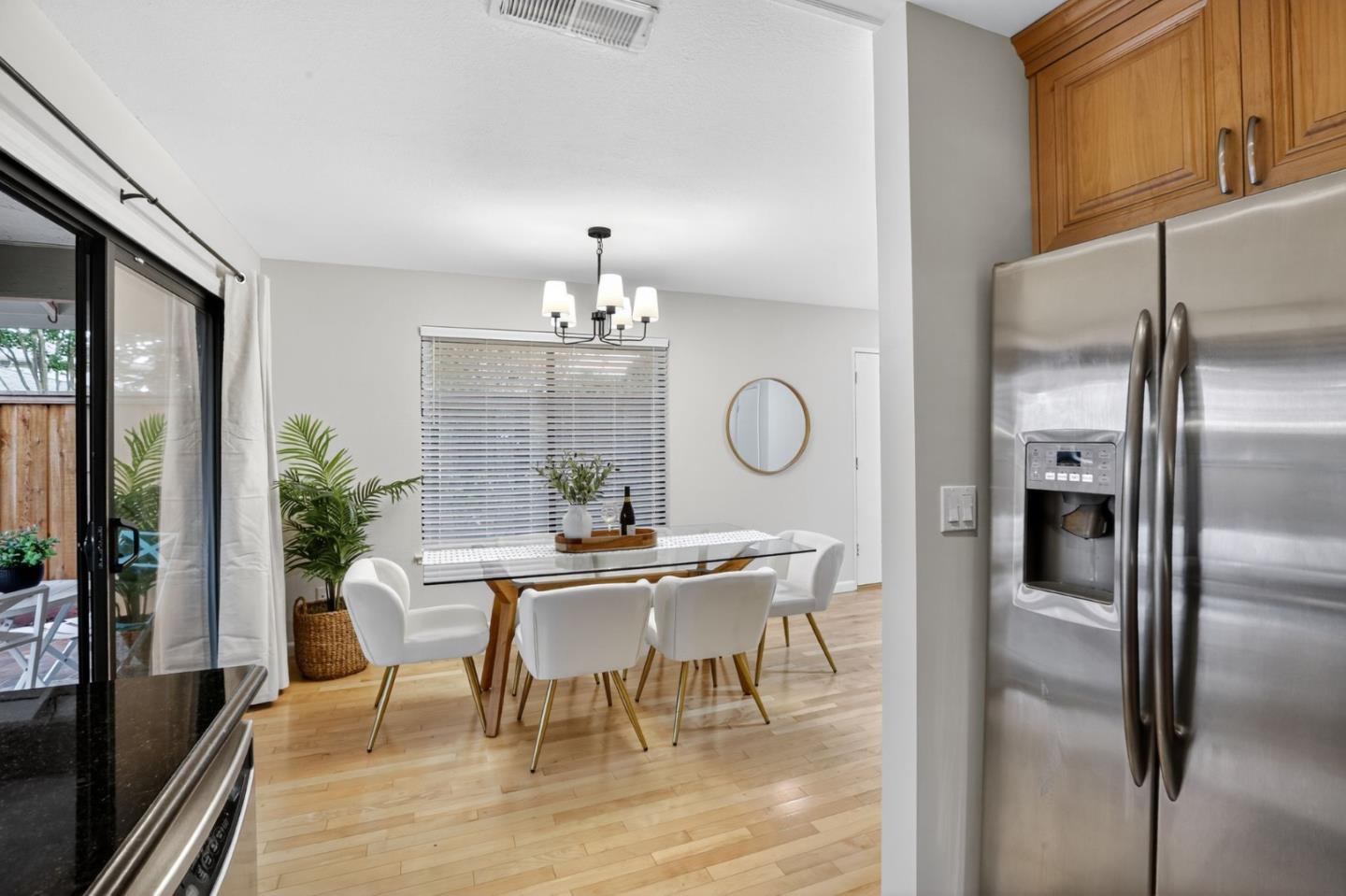 Detail Gallery Image 12 of 30 For 1590 East Lake Dr, San Jose,  CA 95126 - 2 Beds | 2 Baths