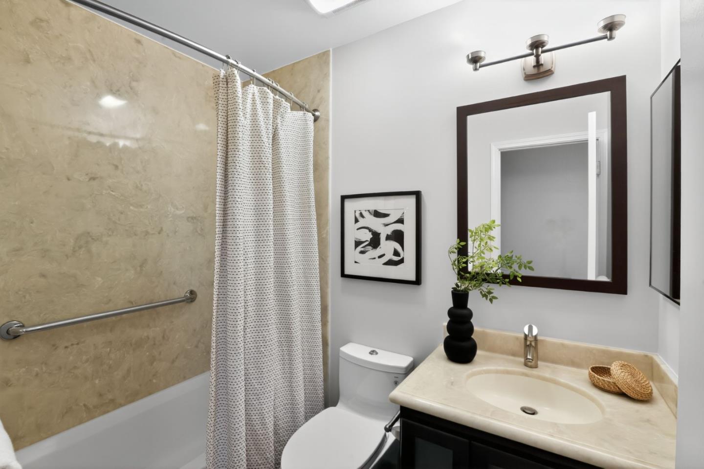 Detail Gallery Image 14 of 30 For 1590 East Lake Dr, San Jose,  CA 95126 - 2 Beds | 2 Baths