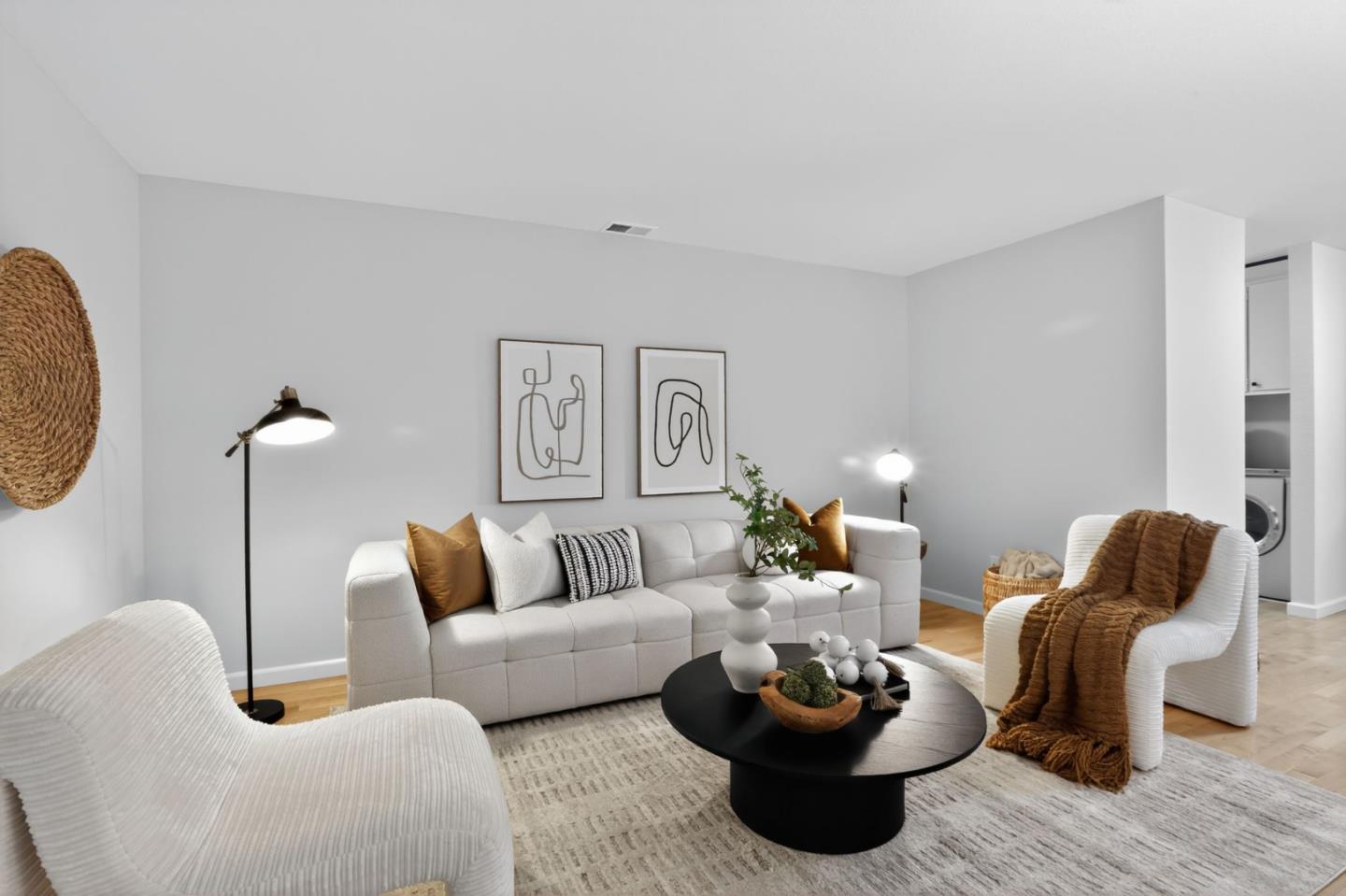 Detail Gallery Image 4 of 30 For 1590 East Lake Dr, San Jose,  CA 95126 - 2 Beds | 2 Baths